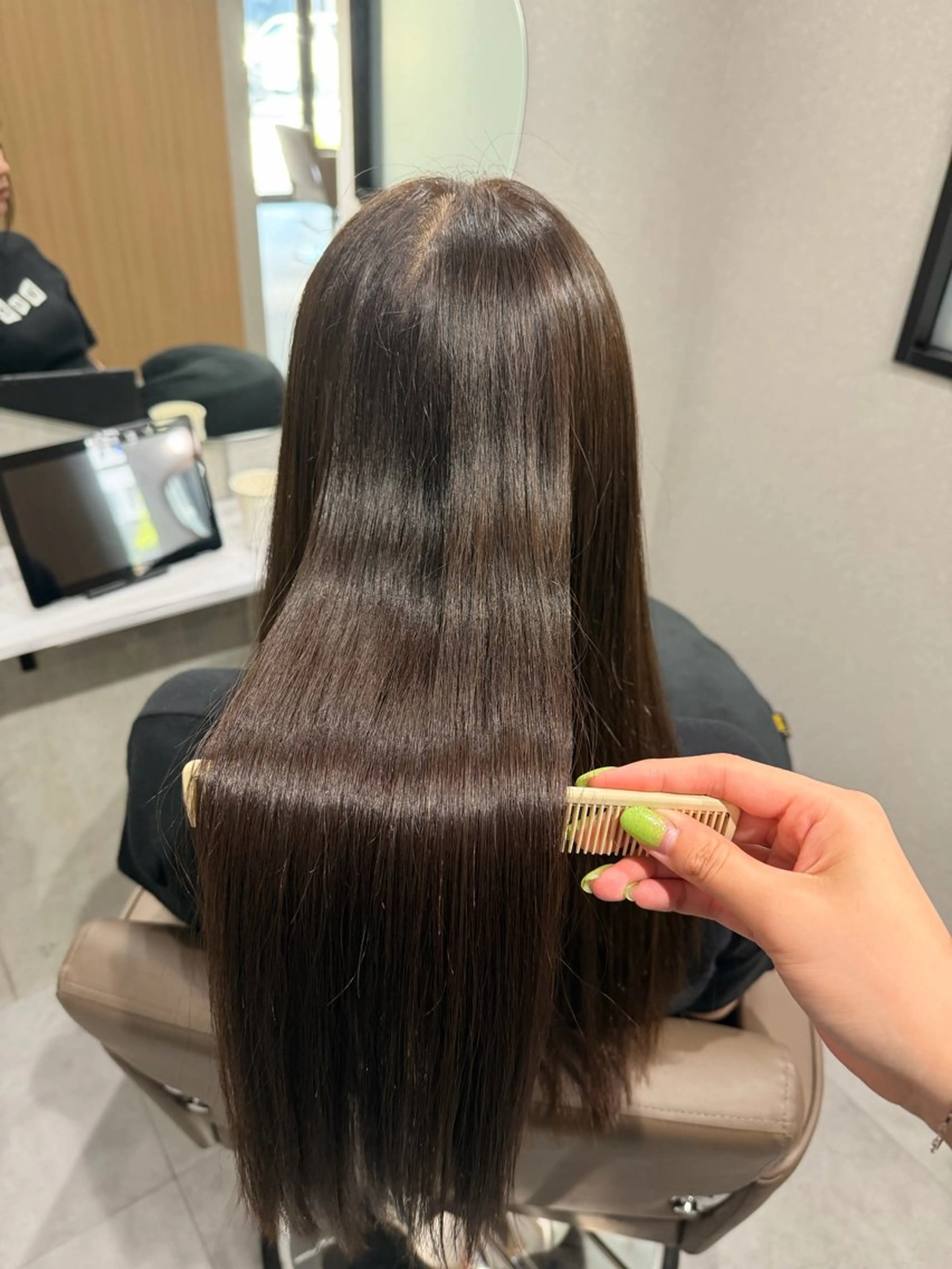 ロング カット 縮毛矯正 黒木日那/髪質改善/ グレージュ/レイヤーのヘアスタイル