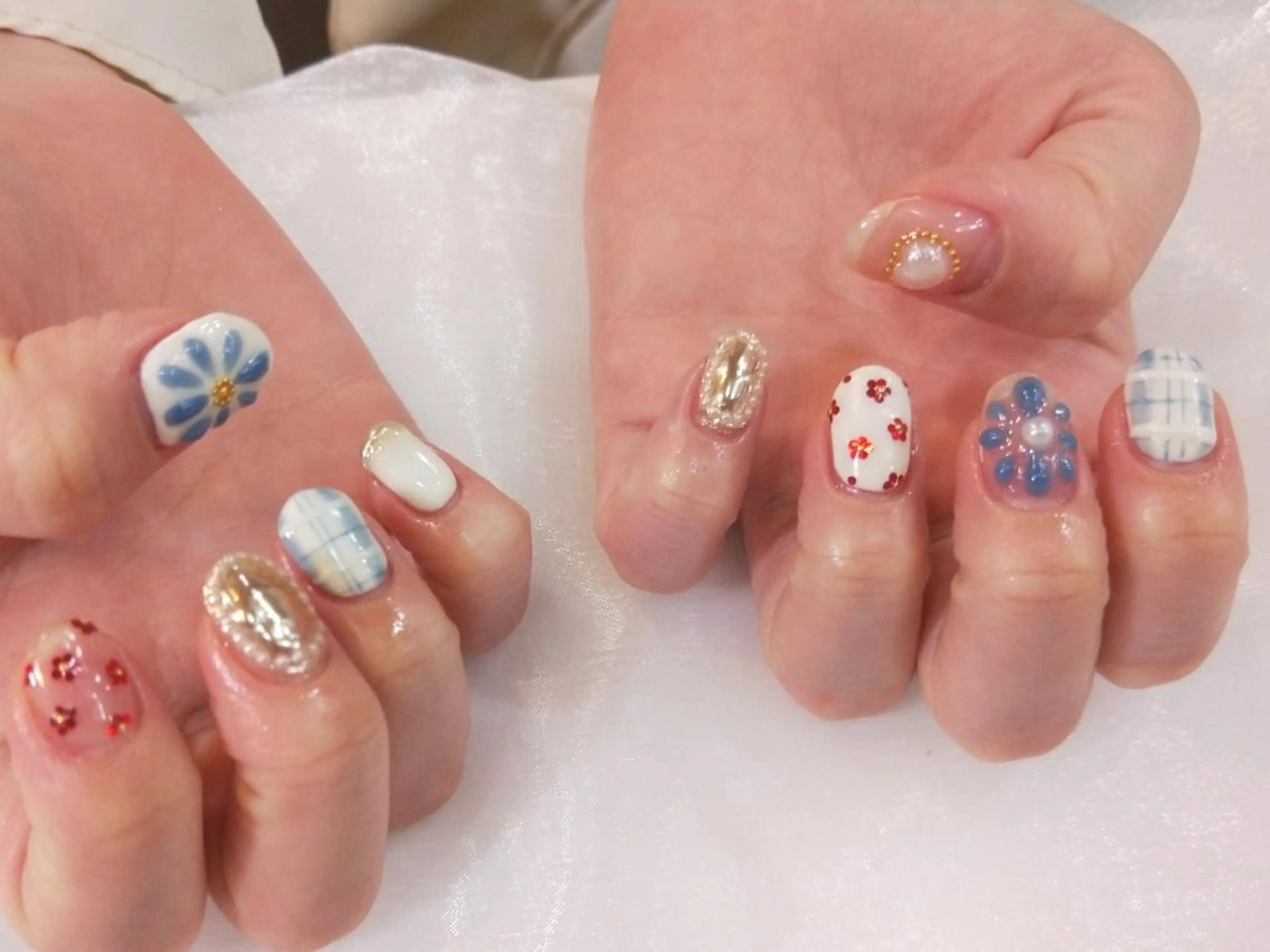 ネイル ハンドネイル ハンドケア はばすみれ🎀ﾈｲﾙ 光ﾌｪｲｼｬﾙ ﾍｱのネイルデザイン