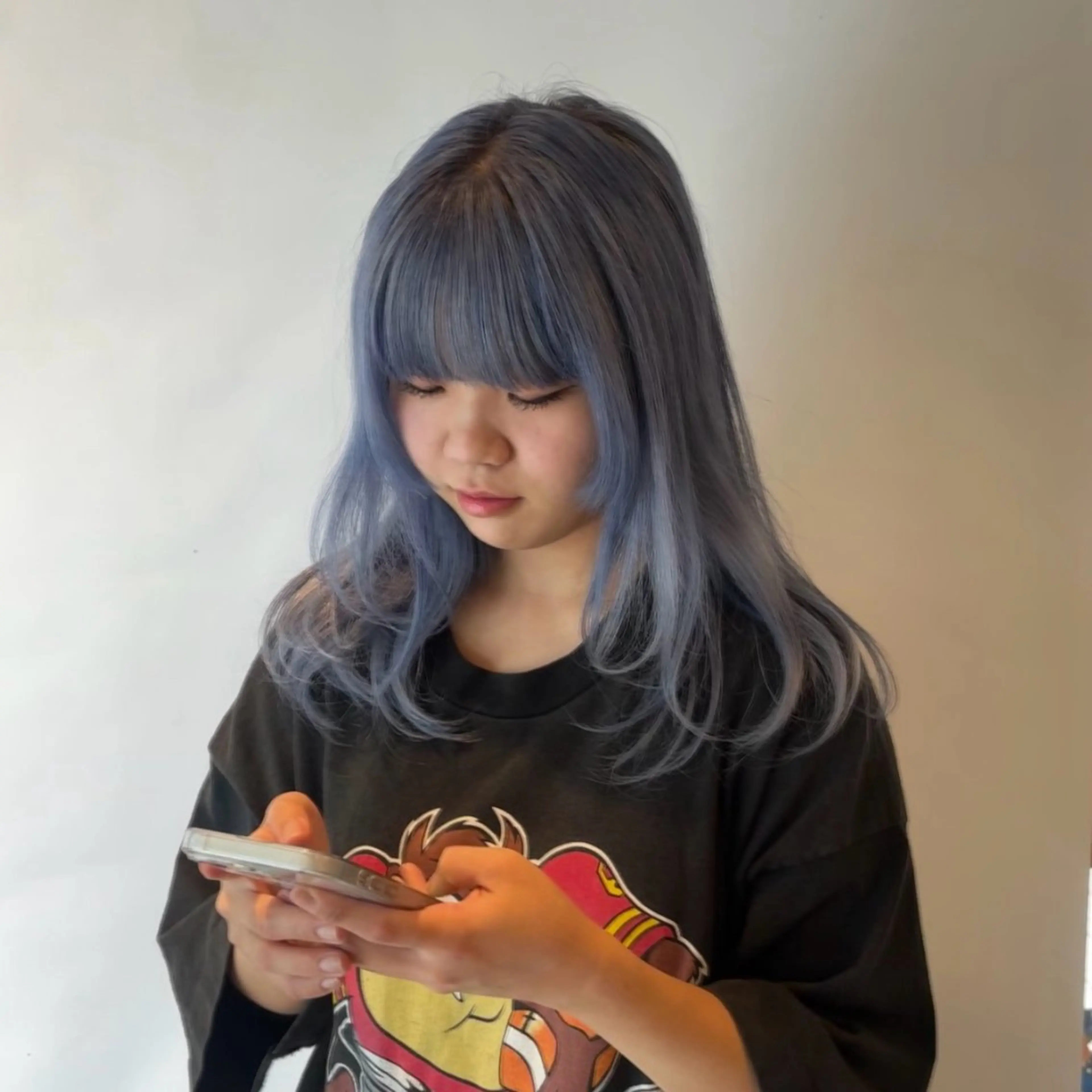 カラー ブリーチ ヘアカラー 林 小桃のヘアスタイル