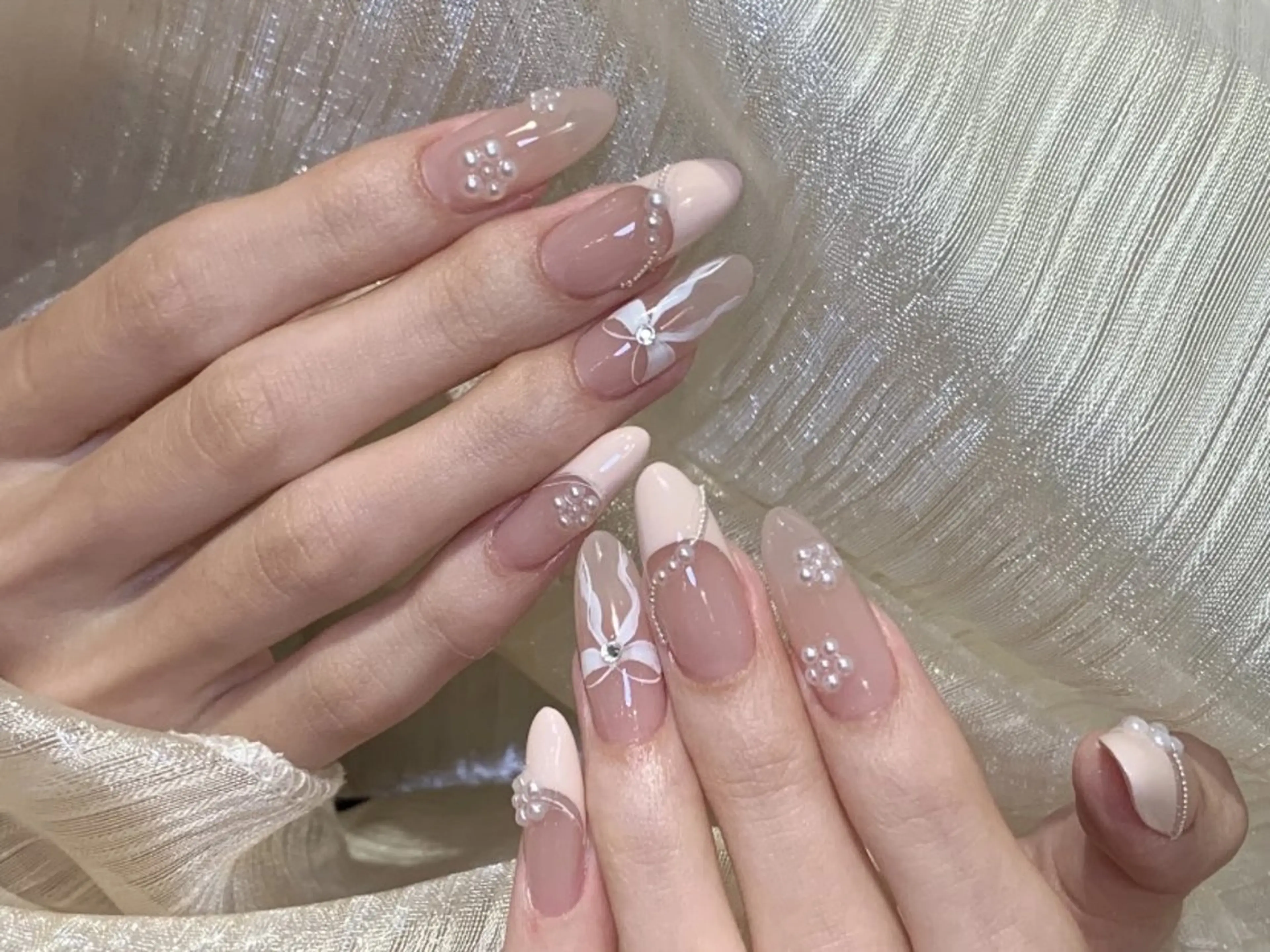 ネイル チークネイル 長さ出し フレンチネイル ジェルネイル キラキラネイル UM Nail Salonのネイルデザイン