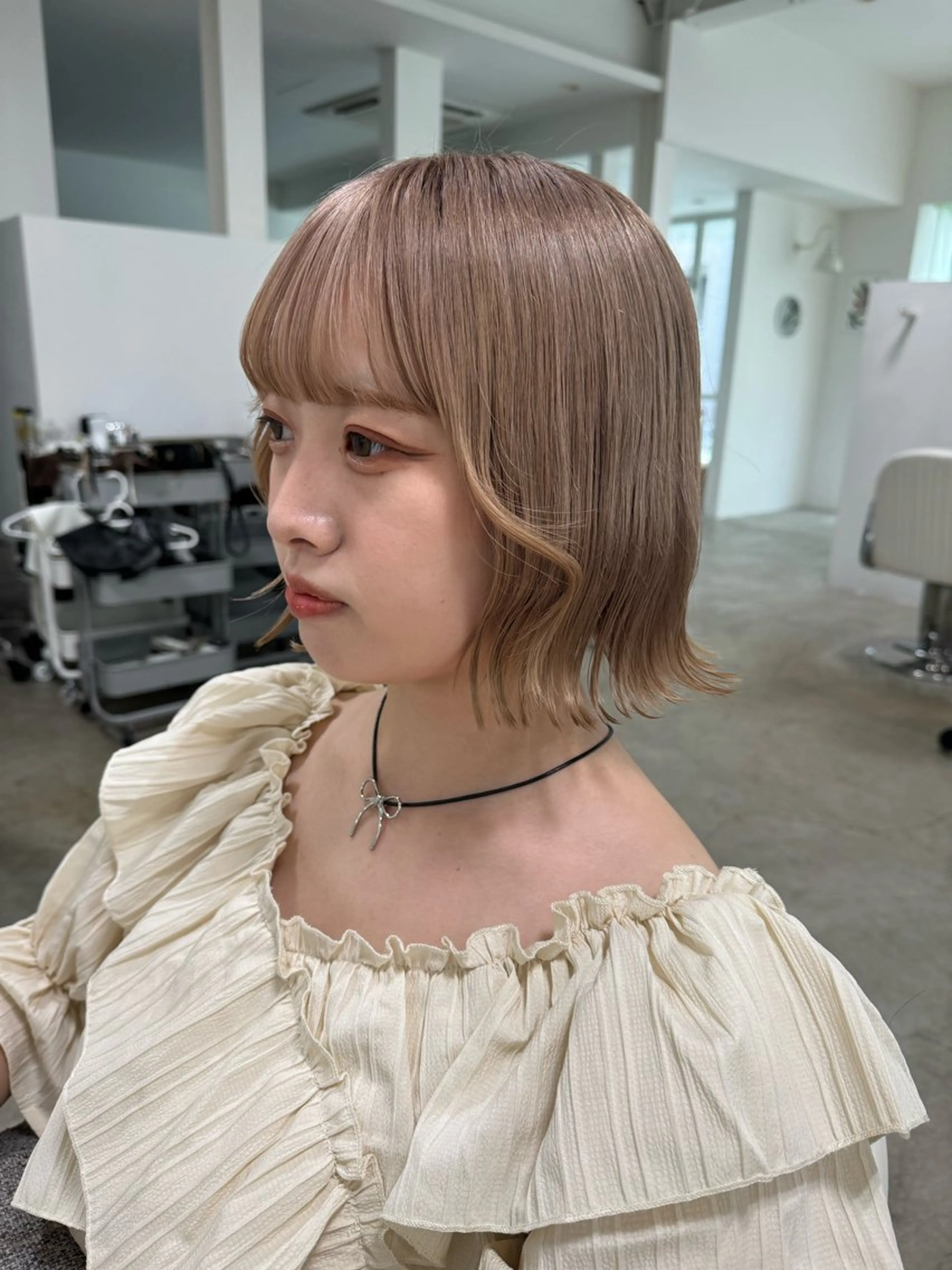 ショート カラー ベージュカラー 【YOKE】　西田 乃那のヘアスタイル