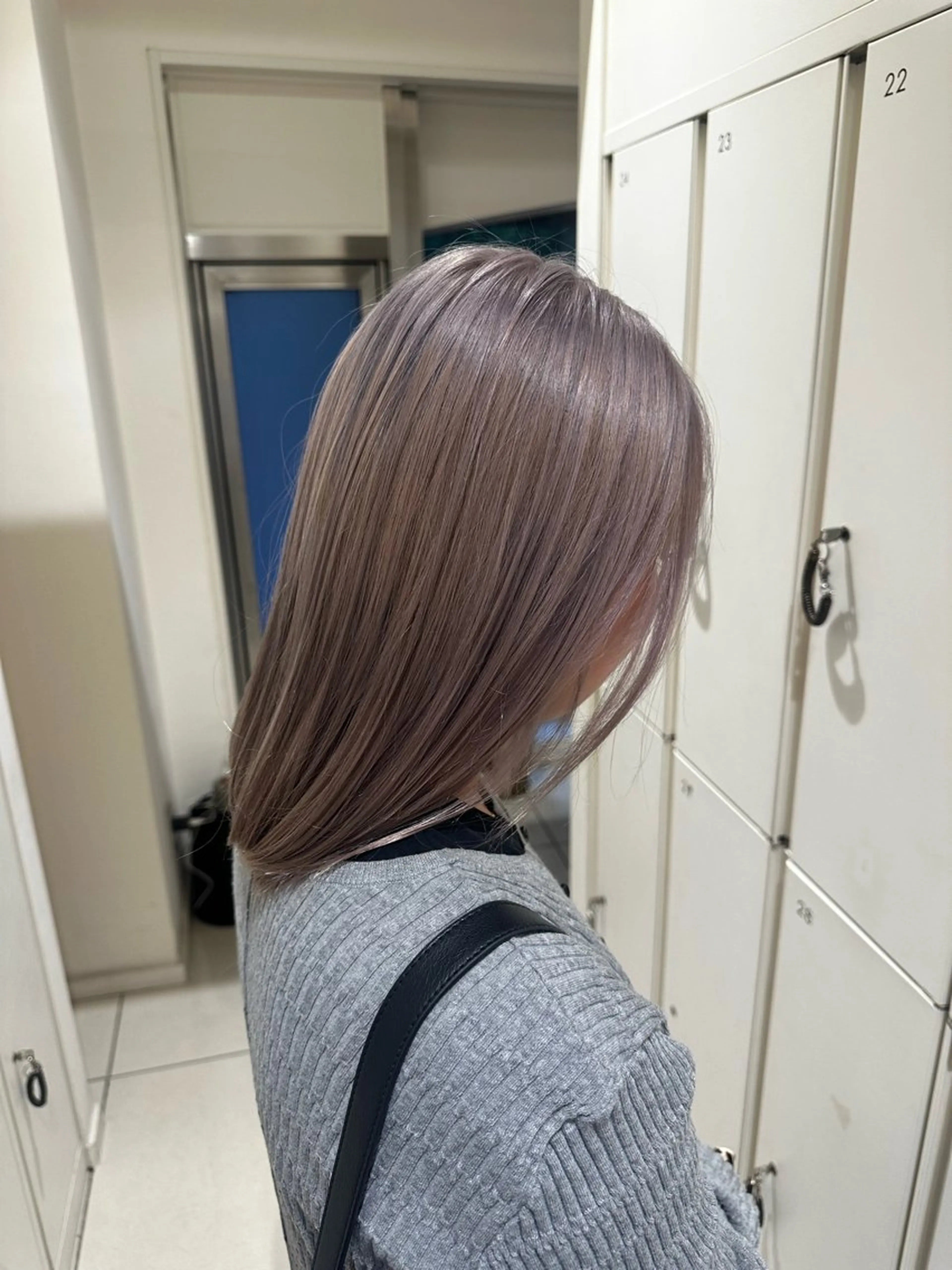 セミロング カラー ヘアアレンジ タイトボブ個性派カラ ーAKANEのヘアスタイル