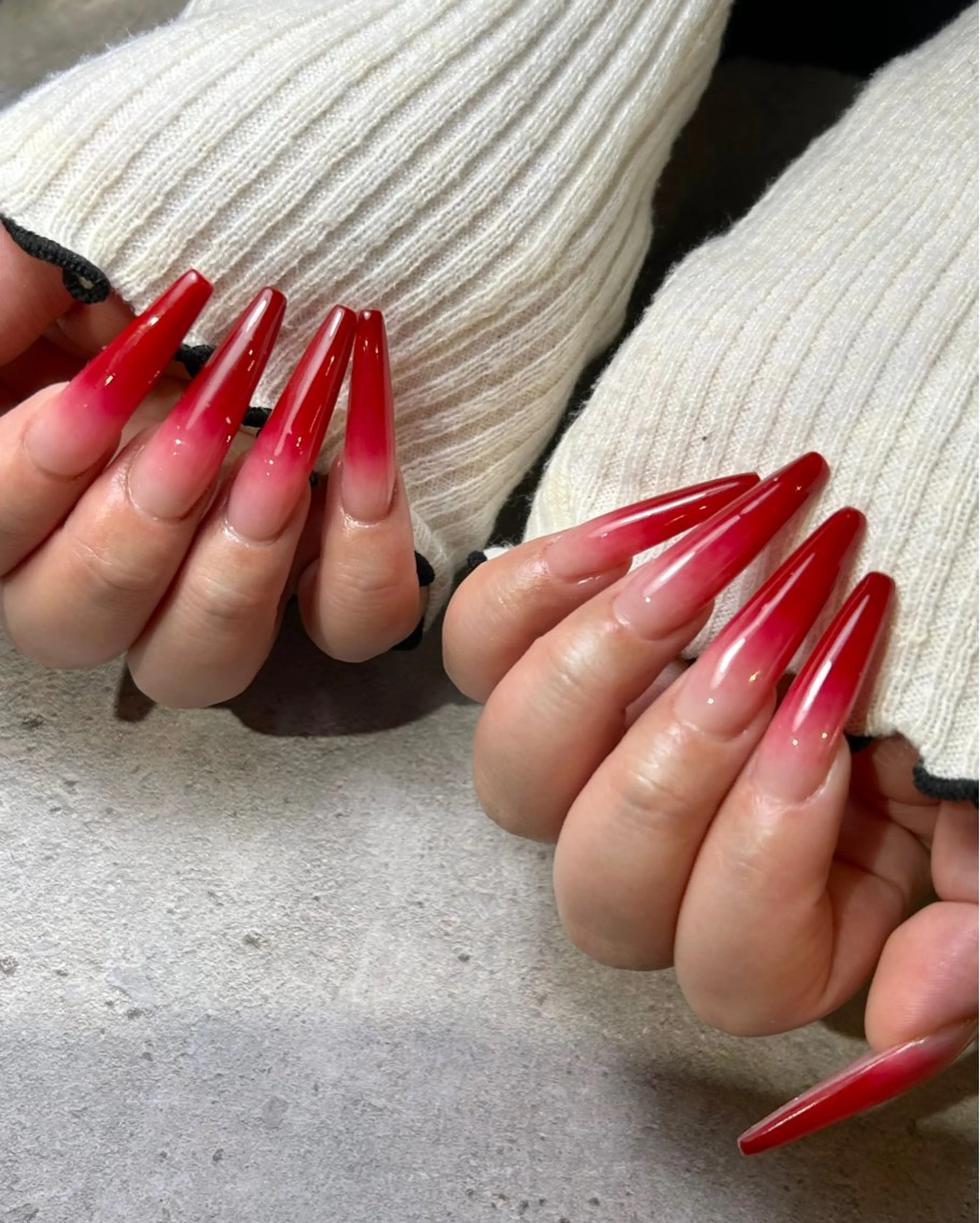ネイル グラデーション 赤色 スカルプネイル ハンドネイル Reflection marikoのネイルデザイン