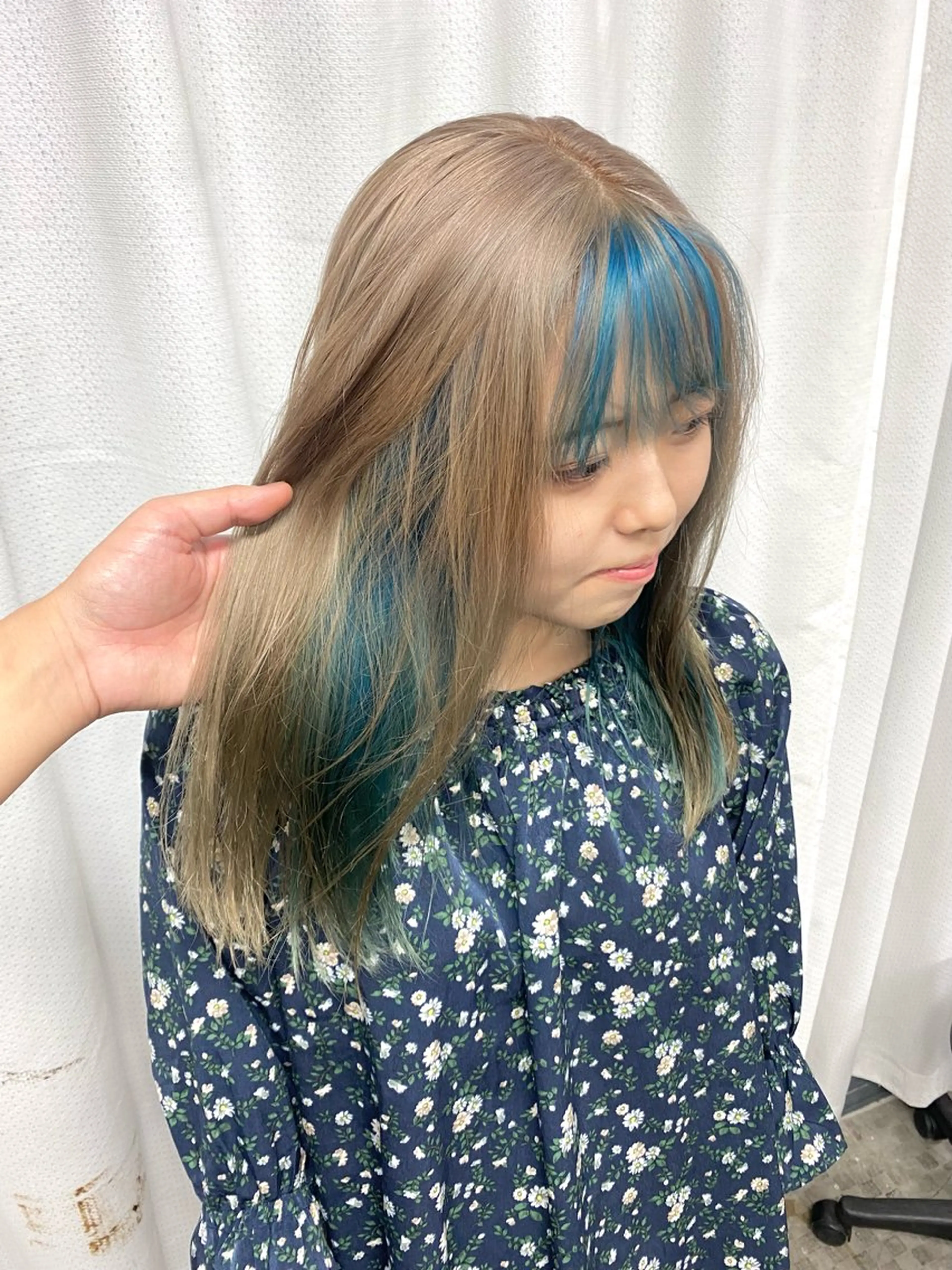 セミロング カラー ヘアアレンジ ベージュカラー ブリーチ ダブルカラー インナーカラー ミルクティーベージュ 年間1500人担当 代表　南一路のヘアスタイル