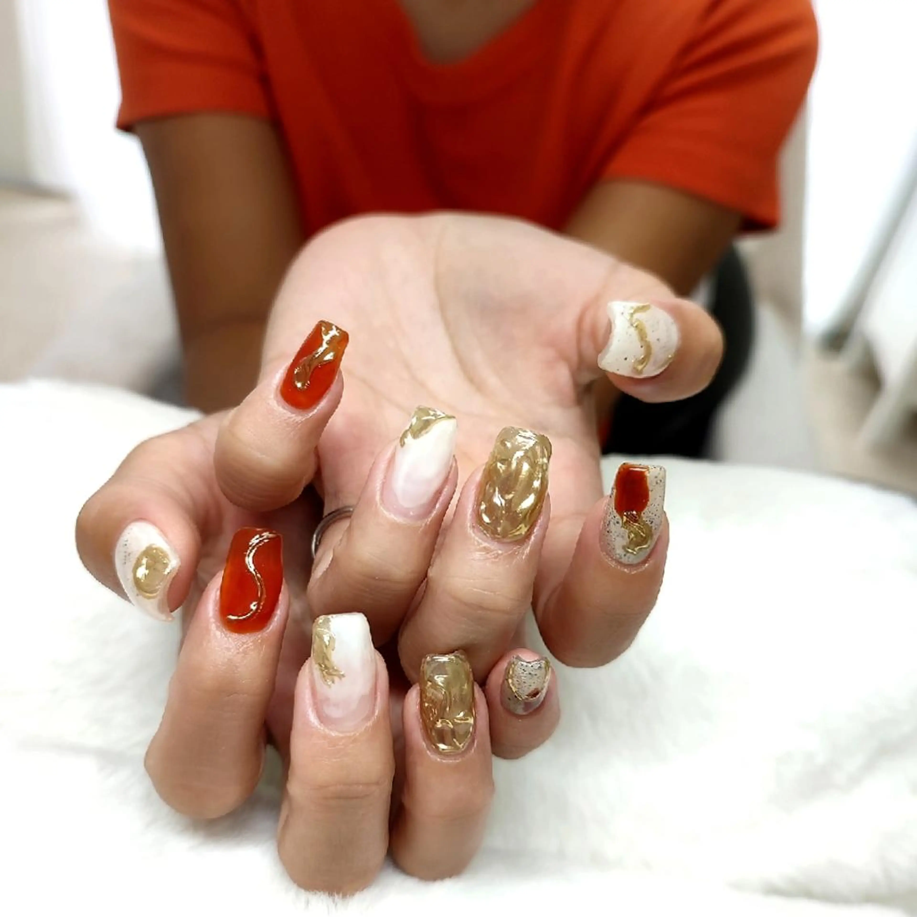 ネイル オレンジ ハンドネイル RUNWAY 　　の眉毛・アイブロウイメージ