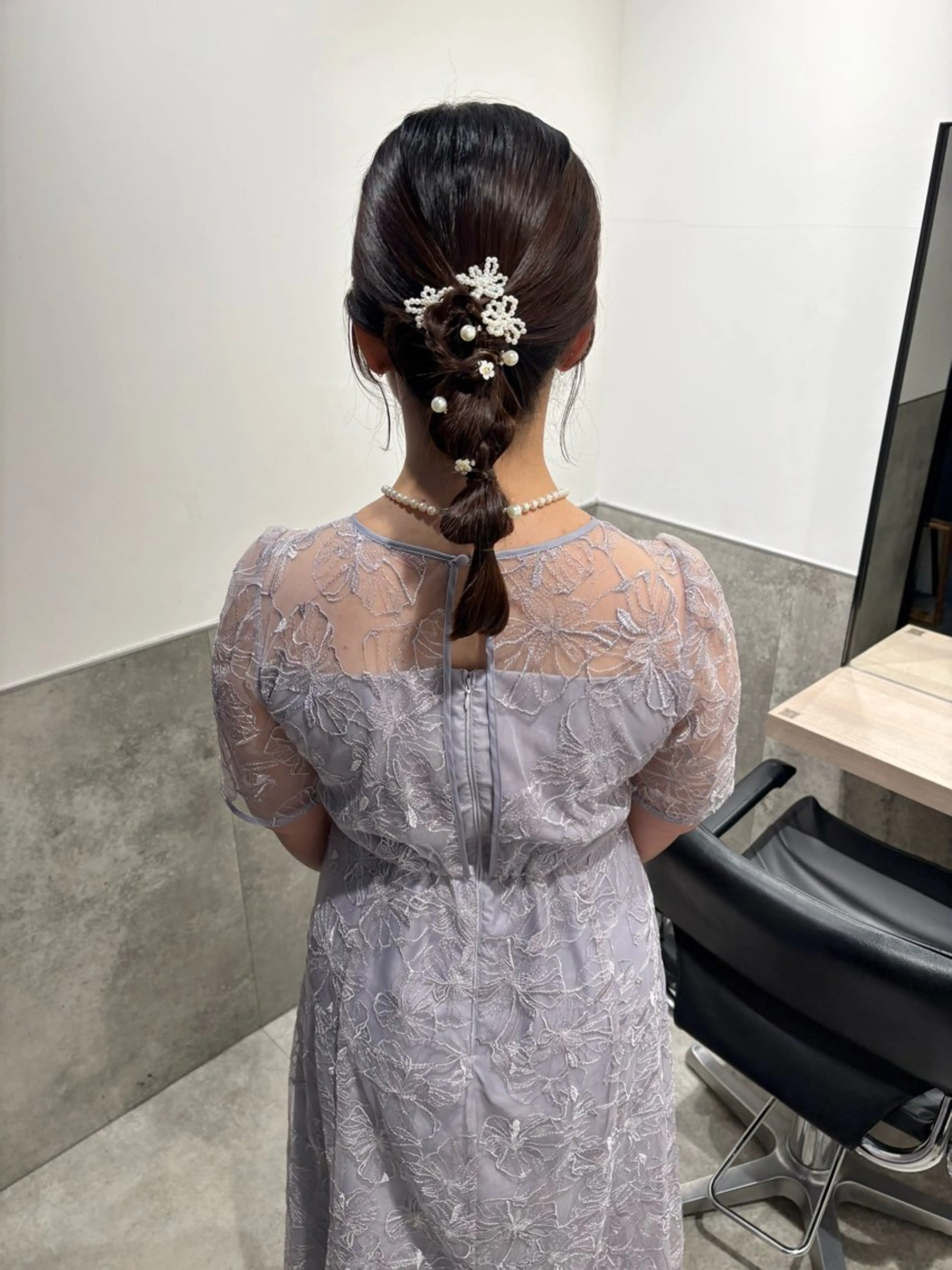 ミディアム ヘアアレンジ 結婚式・ブライダル ヘアセット mao | 柔らか艶カラー🫧のヘアスタイル
