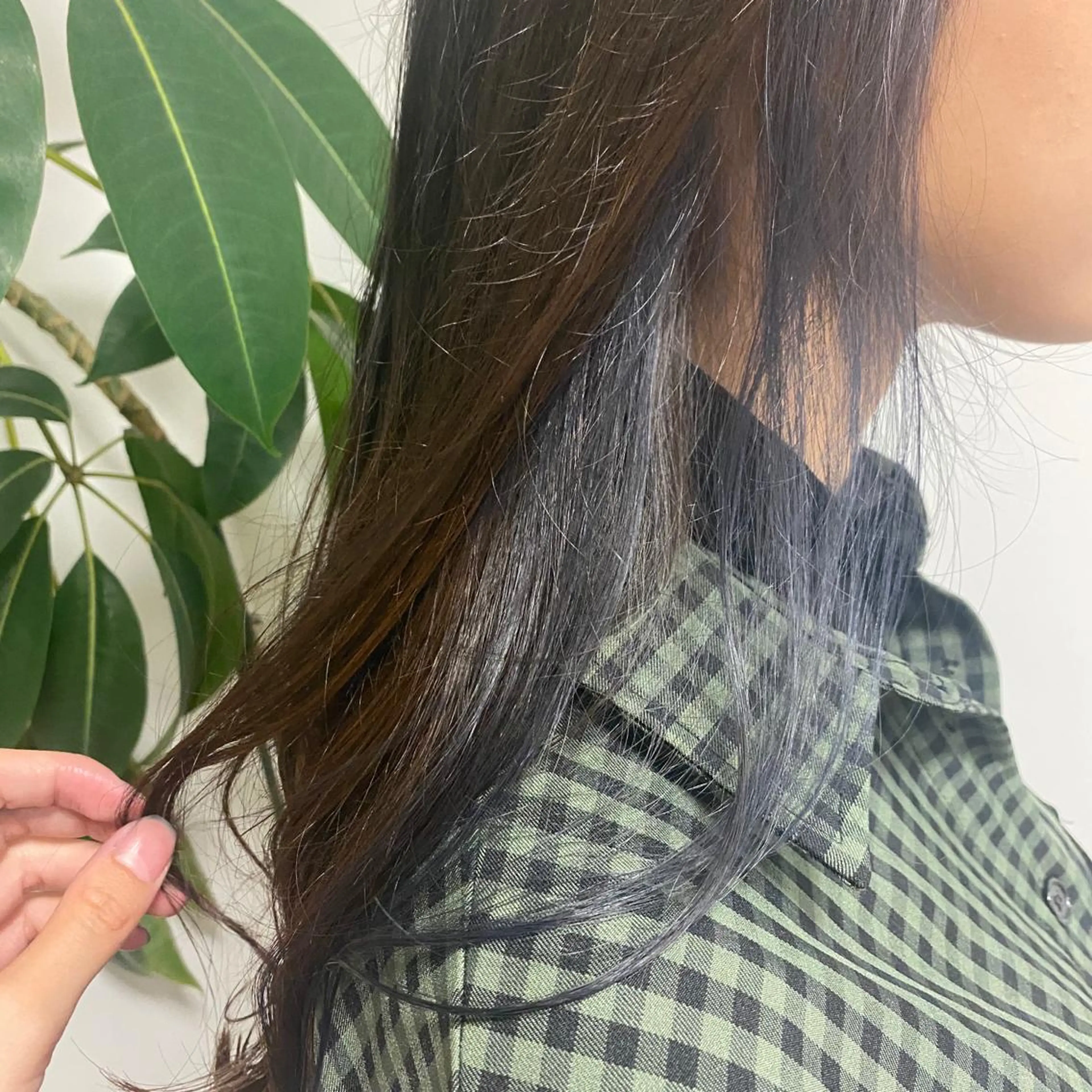 ロング カラー ブルーカラー ブルージュ インナーカラー ヘアカラー NATURAL MOMOMIのヘアスタイル