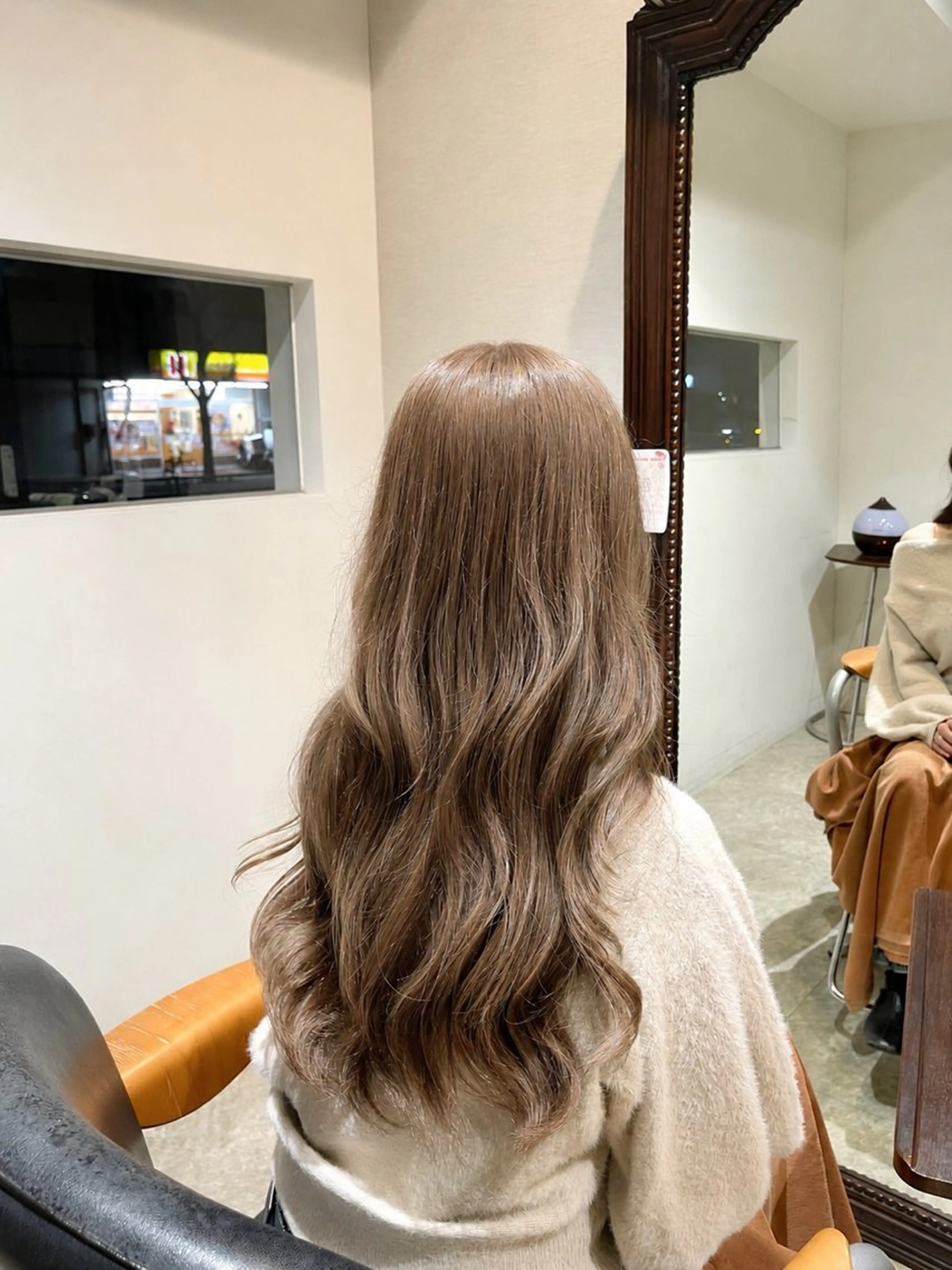 ロング ヘアカラー 尼丁 勇磨のヘアスタイル