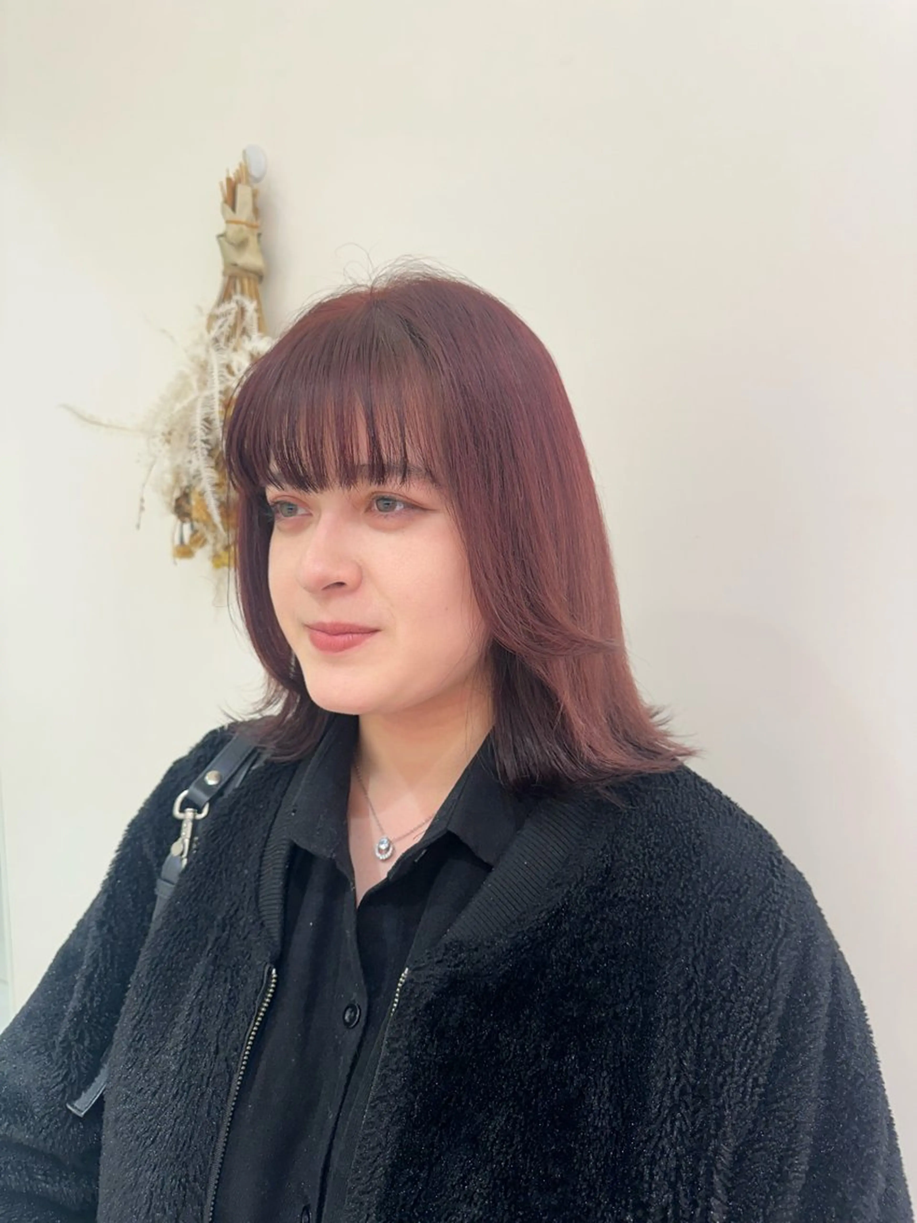 ミディアム カラー タイトボブ個性派カラ ーAKANEのヘアスタイル