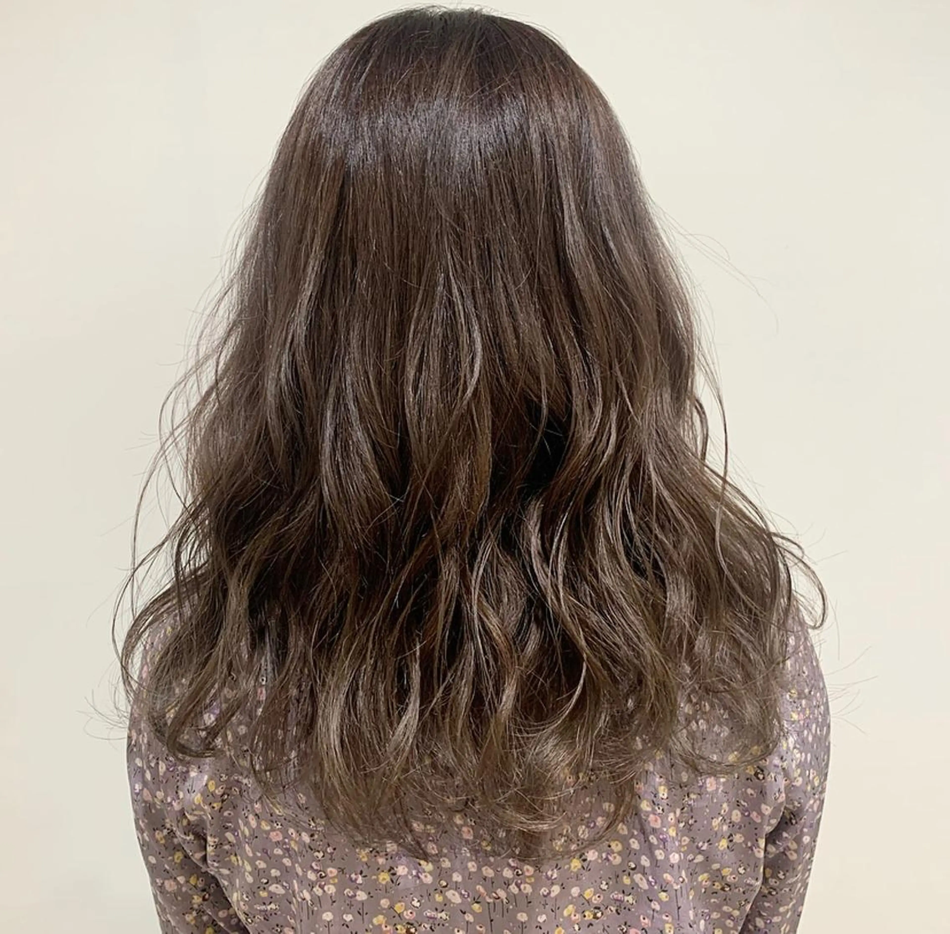 カラー 山口 莉奈のヘアスタイル