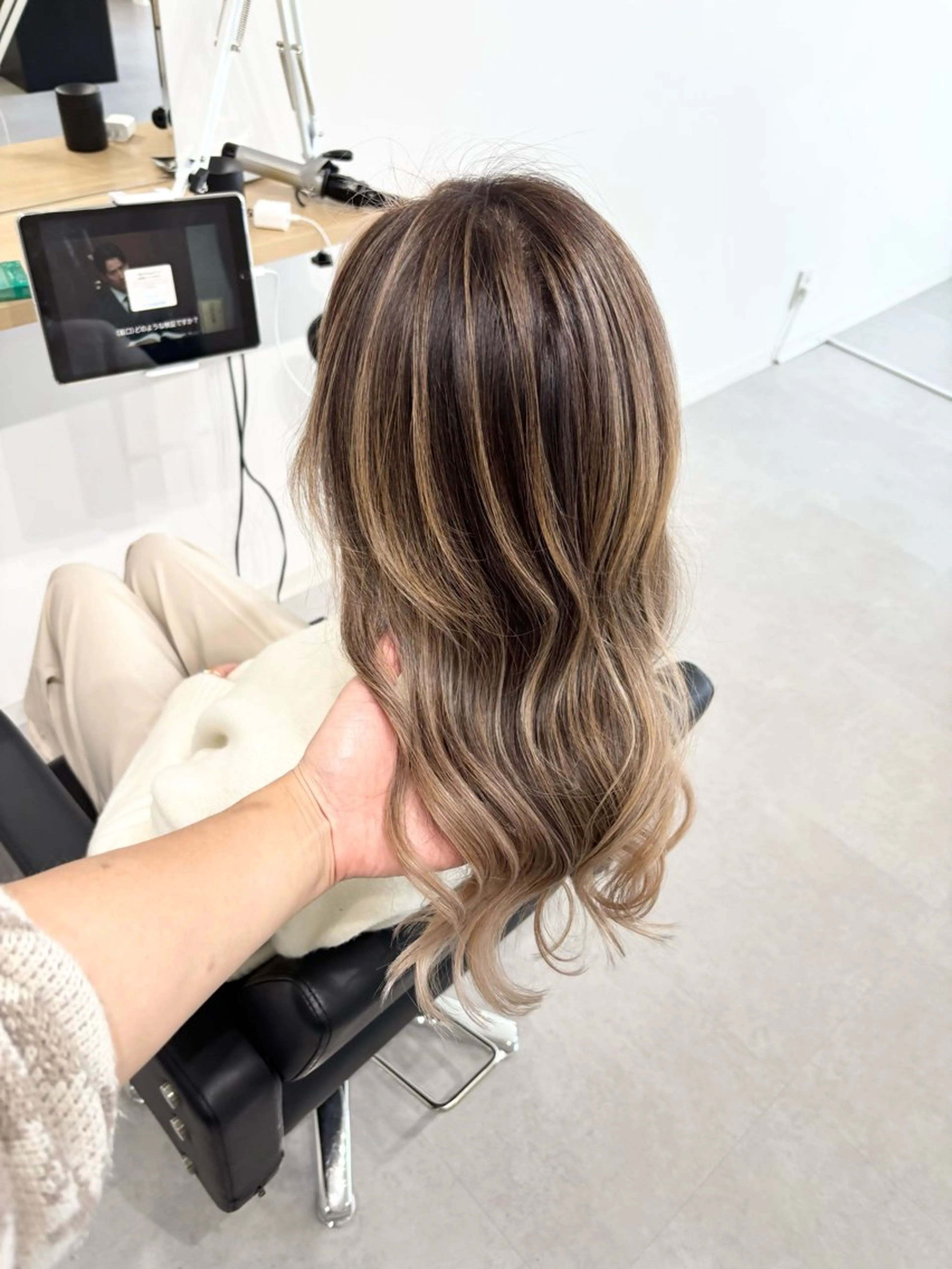 ロング ケアブリーチ 黒瀬有汰のヘアスタイル