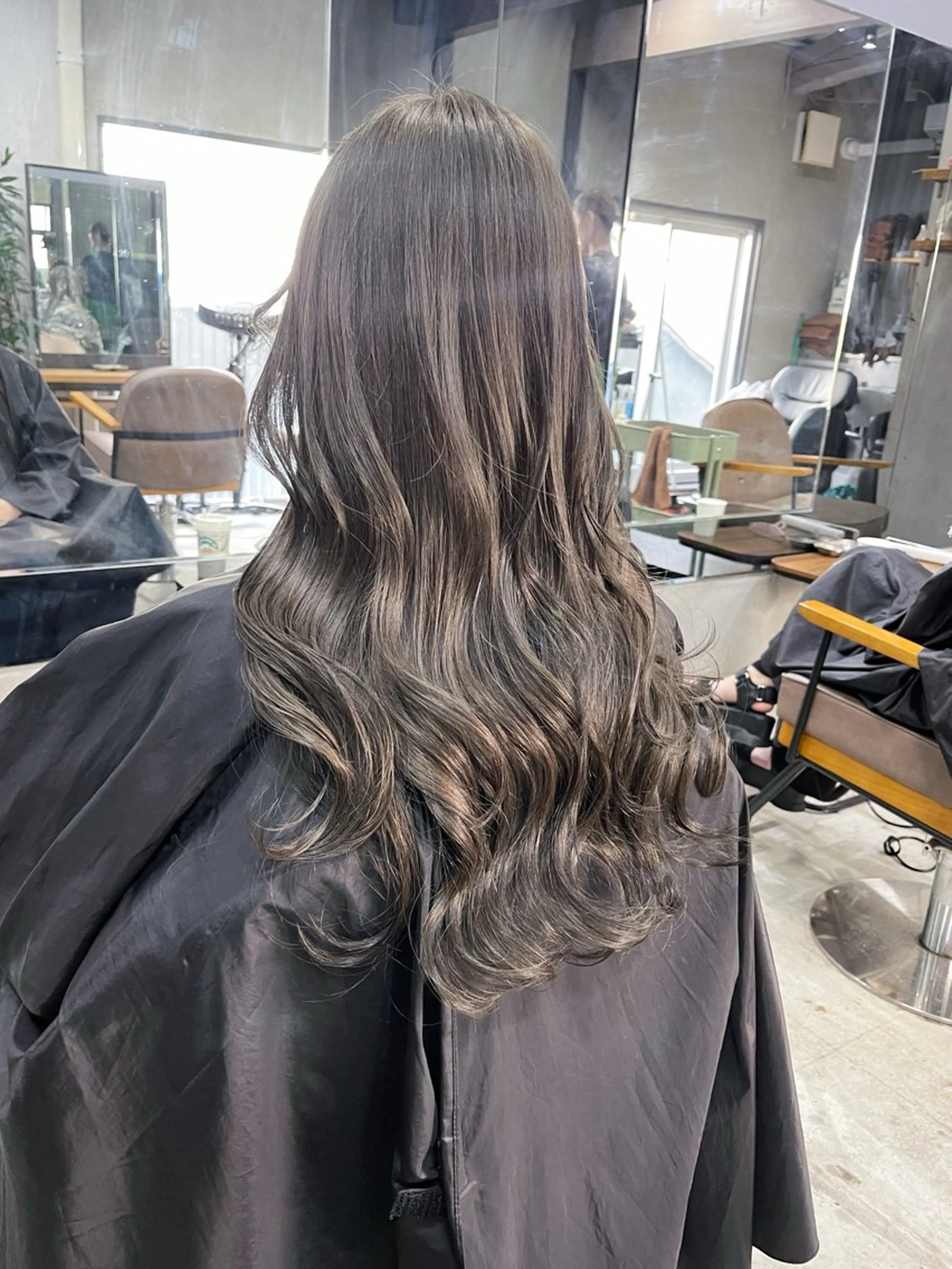 セミロング カラー ベージュカラー オリーブベージュ オリーブカラー ヘアカラー トリートメント AiM 大名　似合わせカットのヘアスタイル