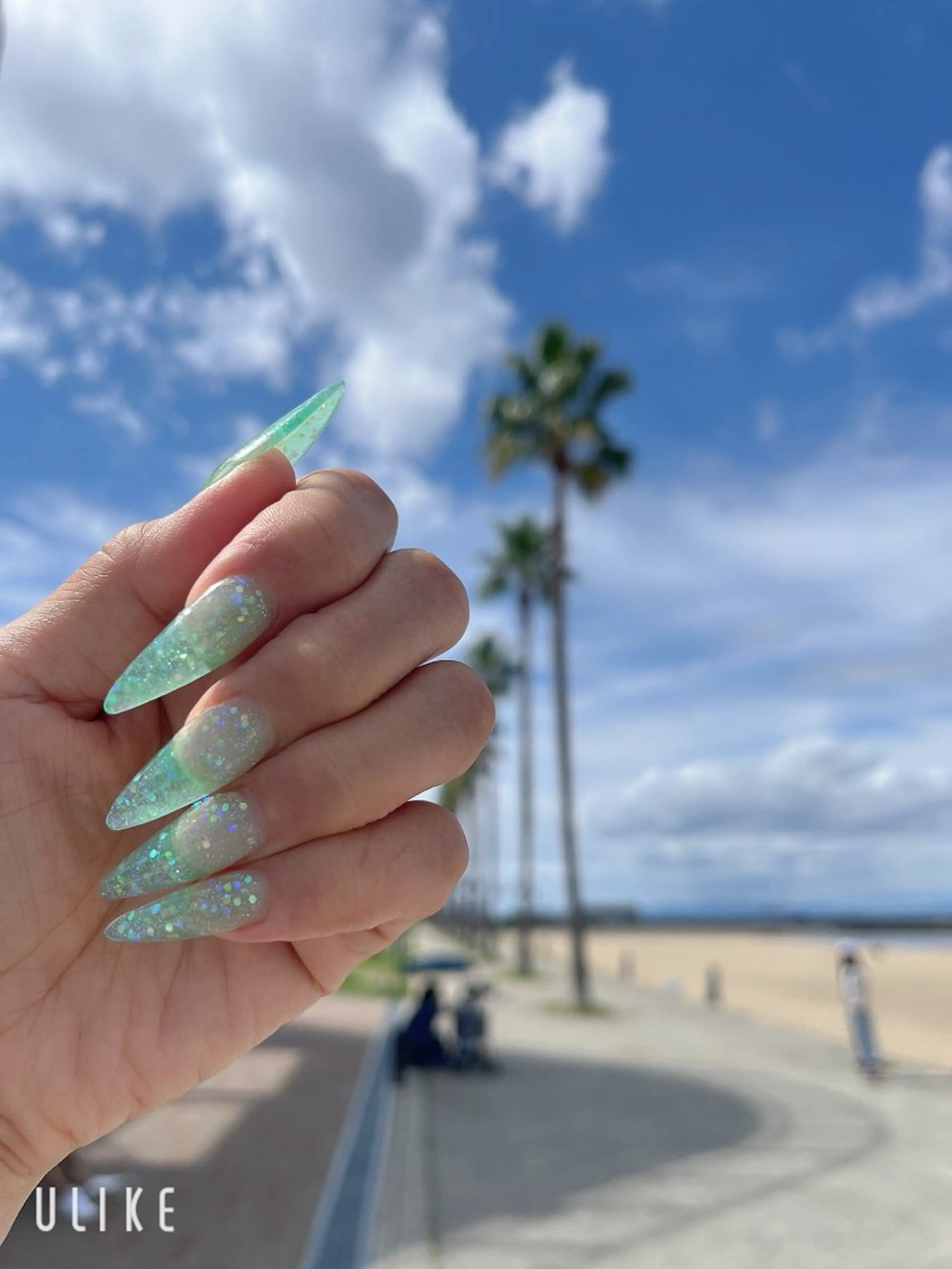 ロング ハンドネイル YOLO NAILのネイルデザイン