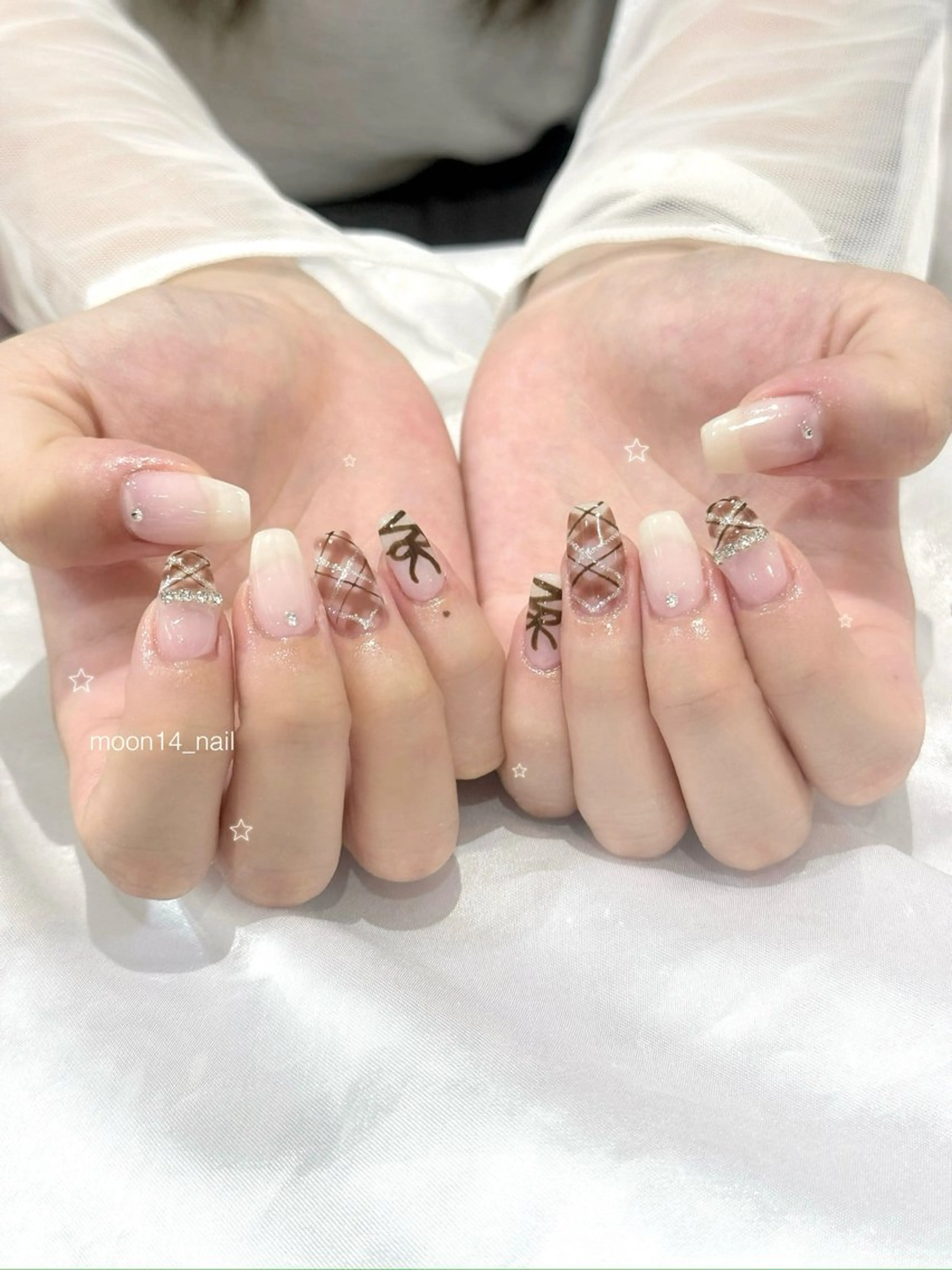 ネイル ブラウン ジェルネイル パラジェル リボン 冬ネイル ハンドネイル natsuki 💫のネイルデザイン