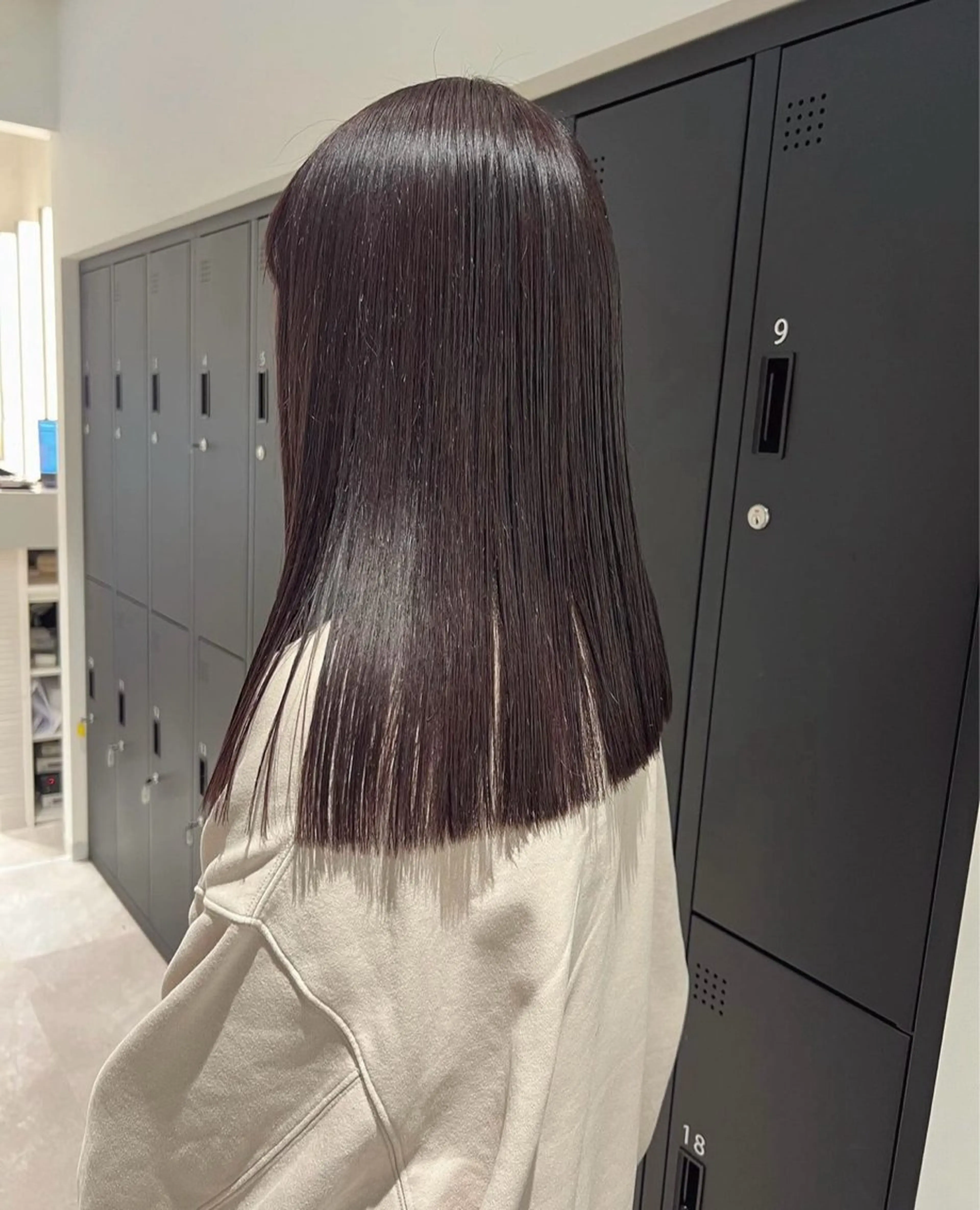 セミロング カラー 暗髪カラー🫐パーマ おくだりんかのヘアスタイル