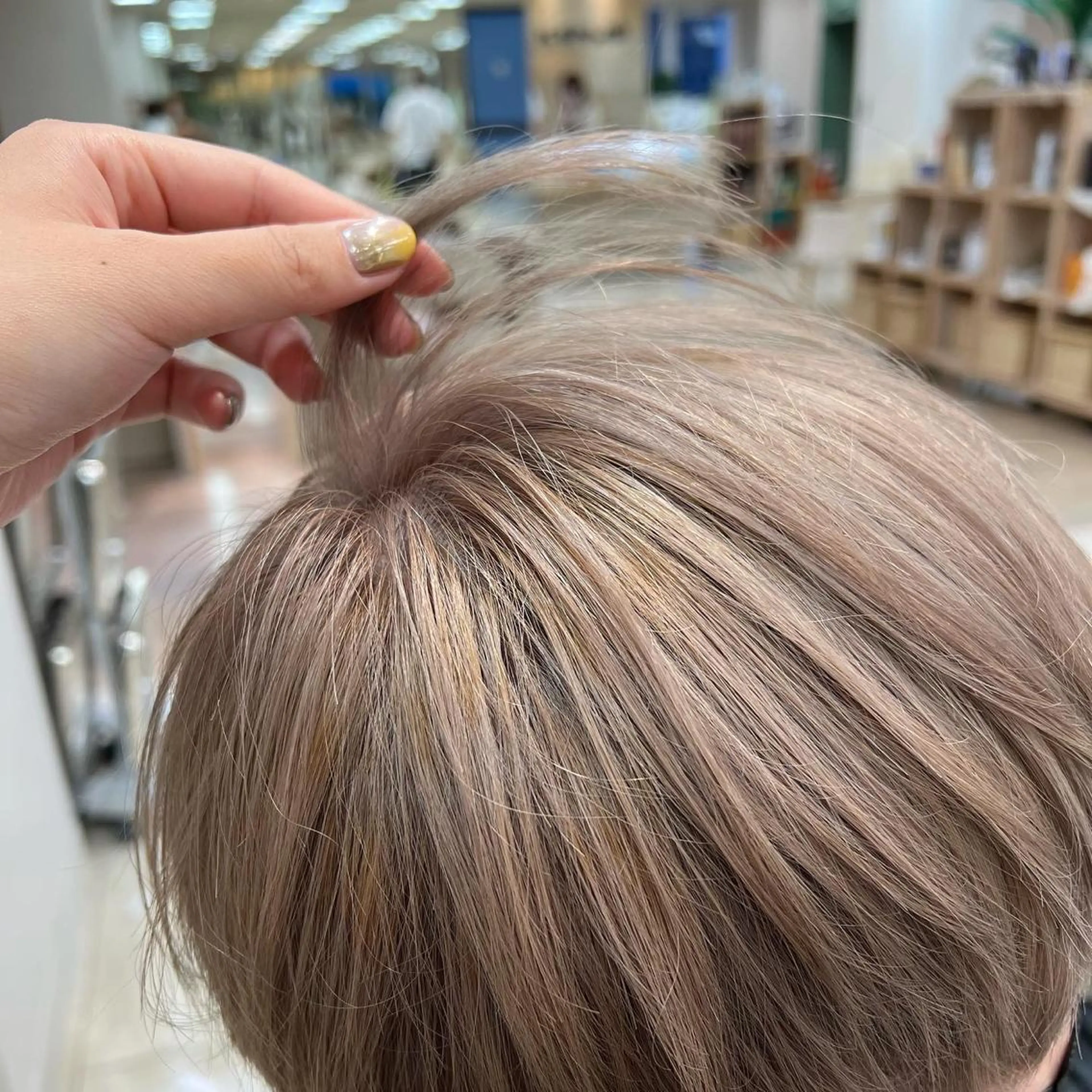 ショート カラー 盛れるレイヤーカット 得意🌹井上美沙のヘアスタイル