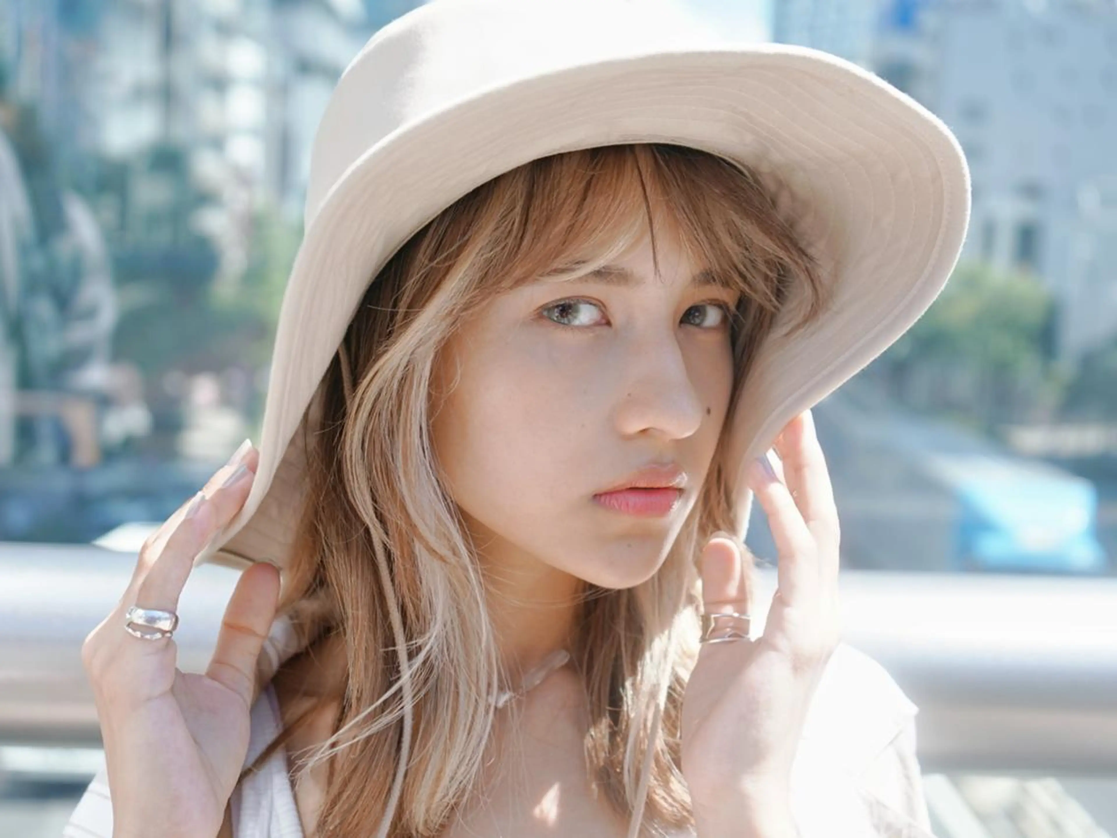 セミロング カラー パーマ ヘアアレンジ アディクシーカラー アッシュ バレイヤージュ ベージュカラー ブリーチ newi grande 横浜店のヘアスタイル