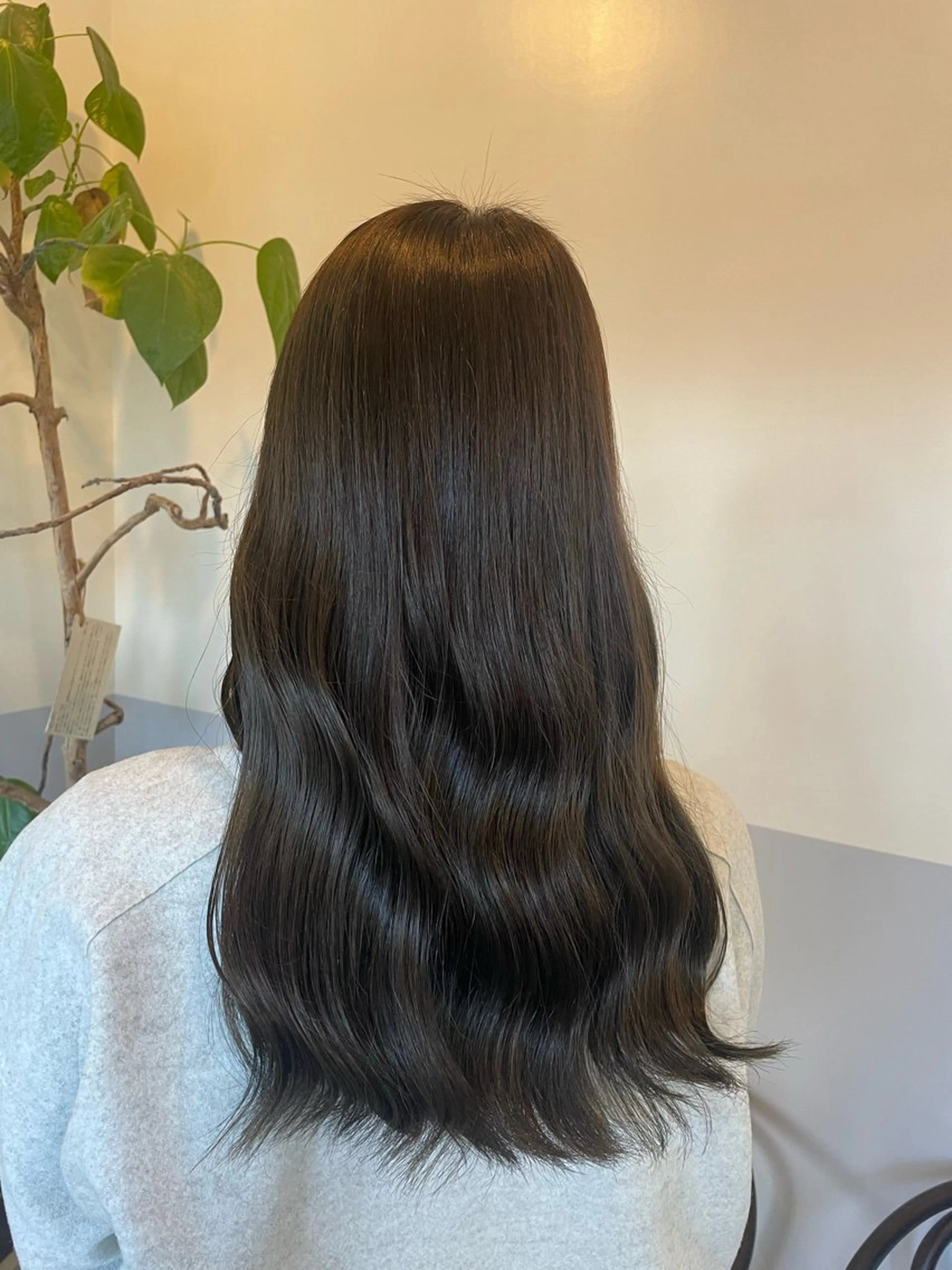 セミロング 鈴木 美由華／透明感カラーのヘアスタイル