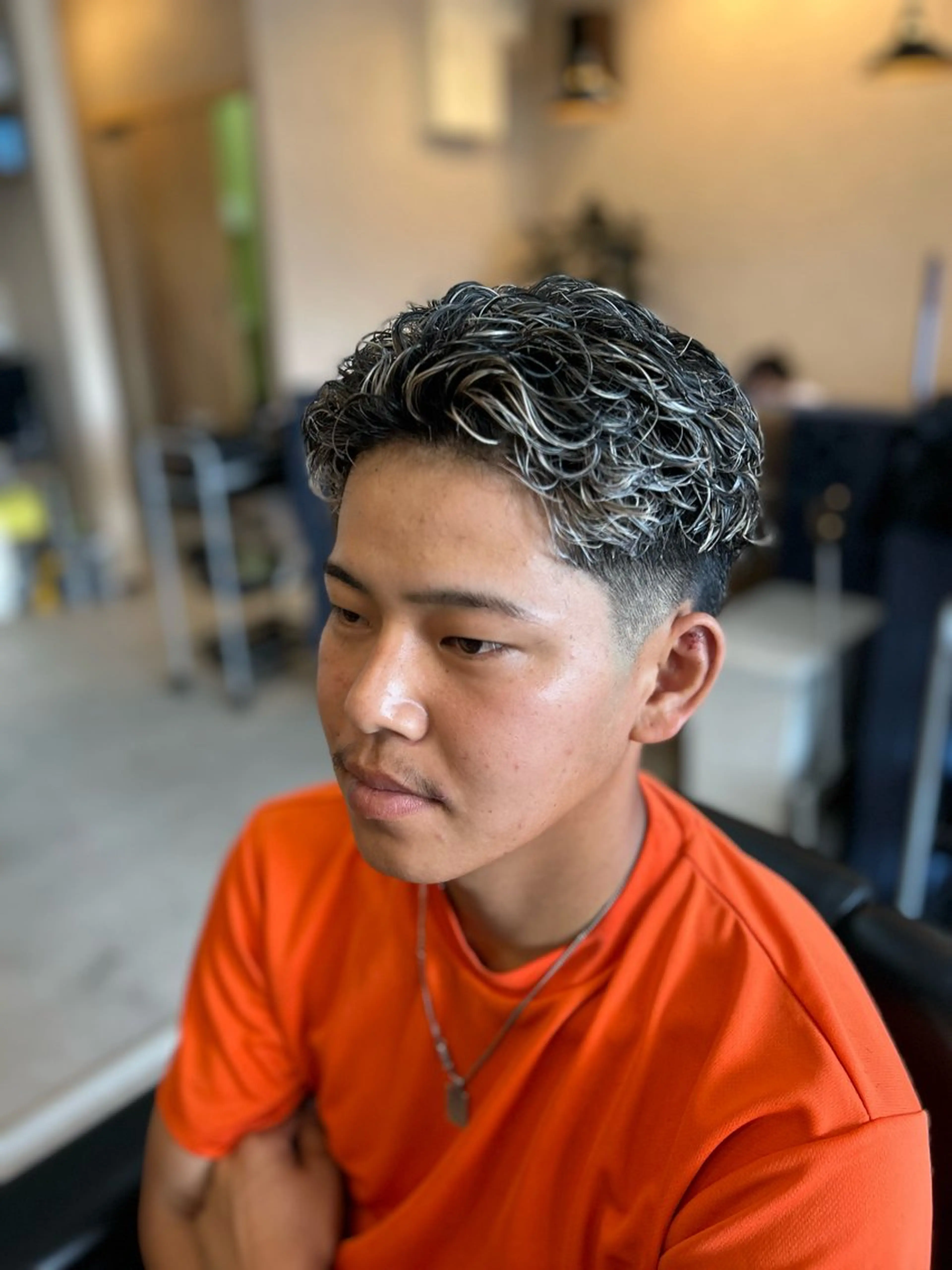 ミディアム パーマ メンズ THEBARBER TEN所属・伊禮 海凪のヘアスタイル