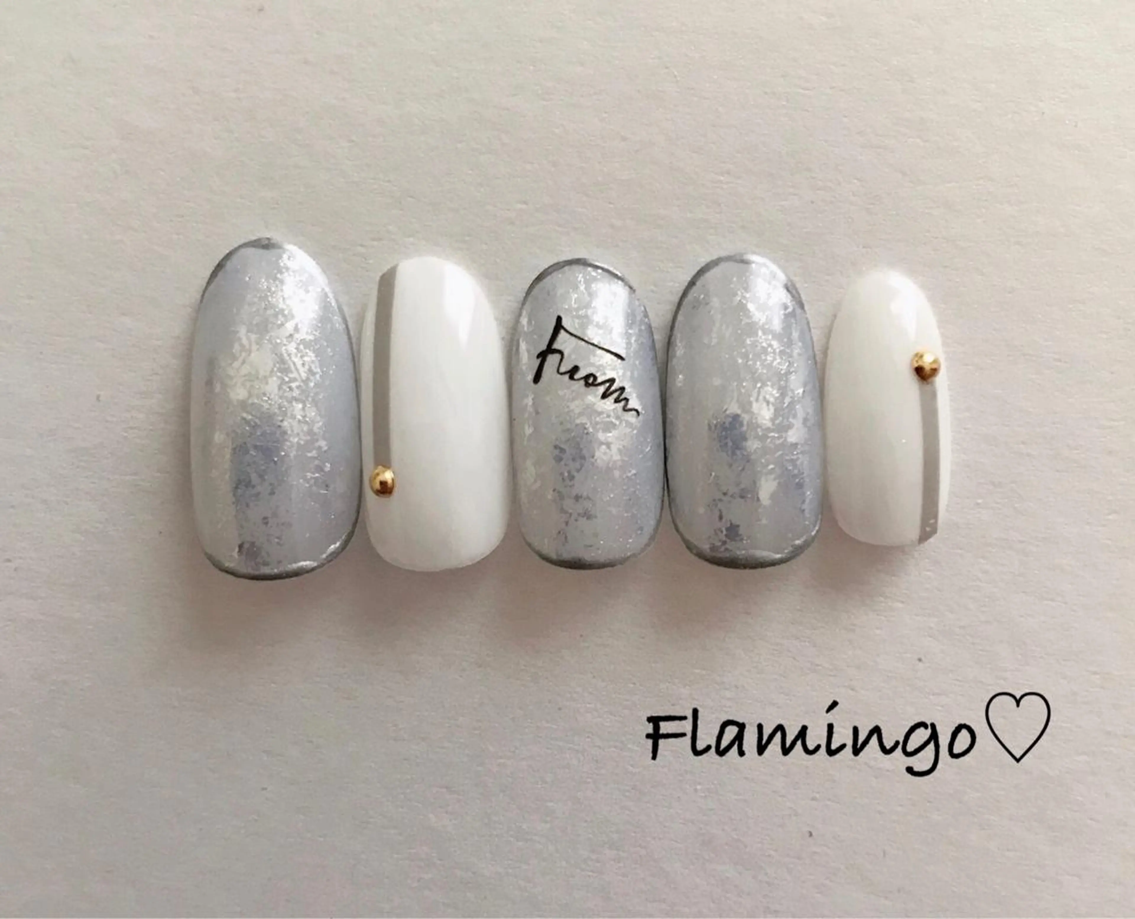 ネイル ニュアンスネイル 夏ネイル ホワイト フィルイン／自爪育成 ／爪に優しい施術のネイルデザイン