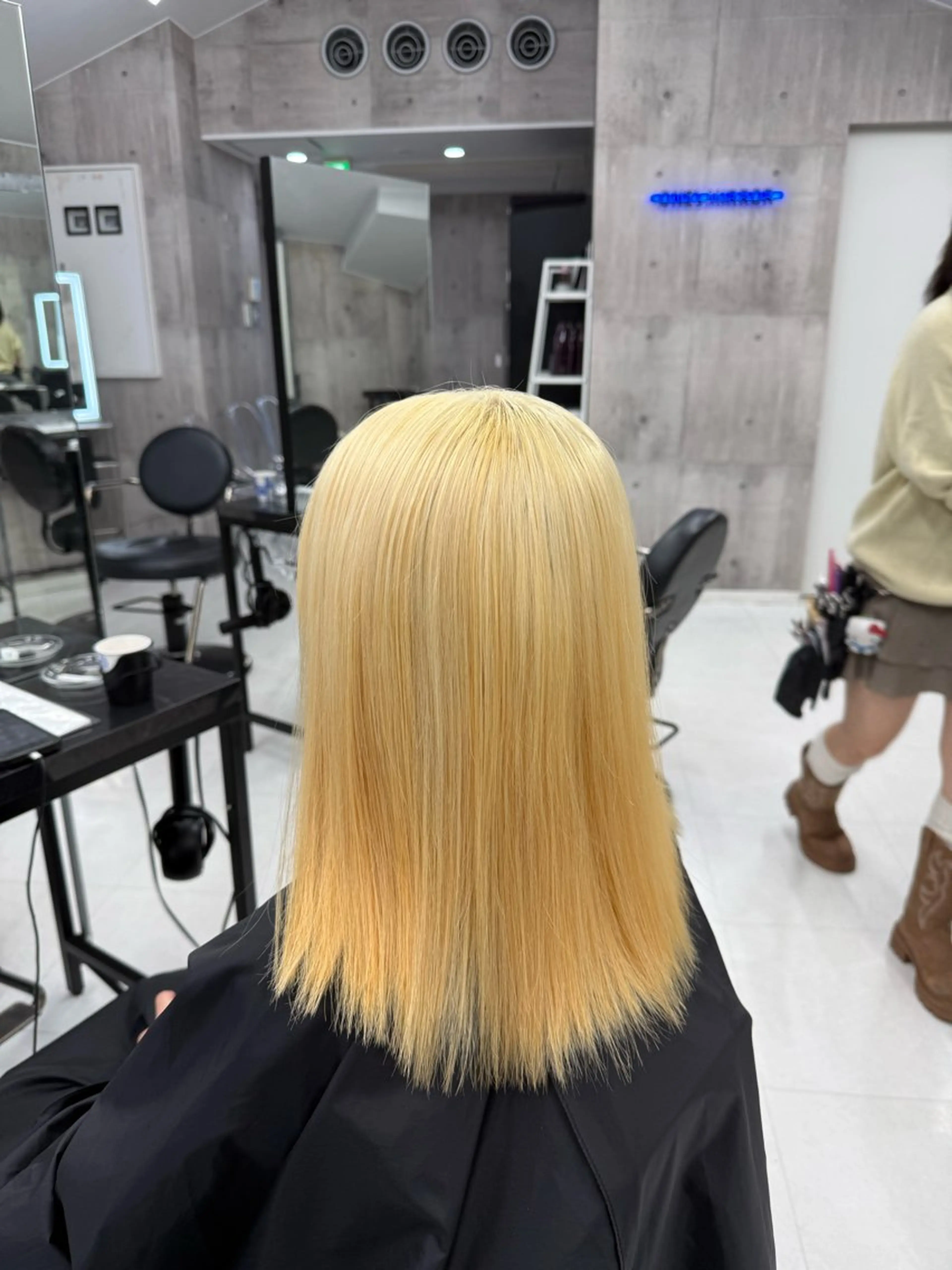 ミディアム カラー メンズ メンズバレイヤージュ メンズブリーチ メンズハイライト メンズハイトーン メンズインナーカラー ヘアカラー トリートメント ☁️かずき☁️青.紫 推し活カラー💫のヘアスタイル