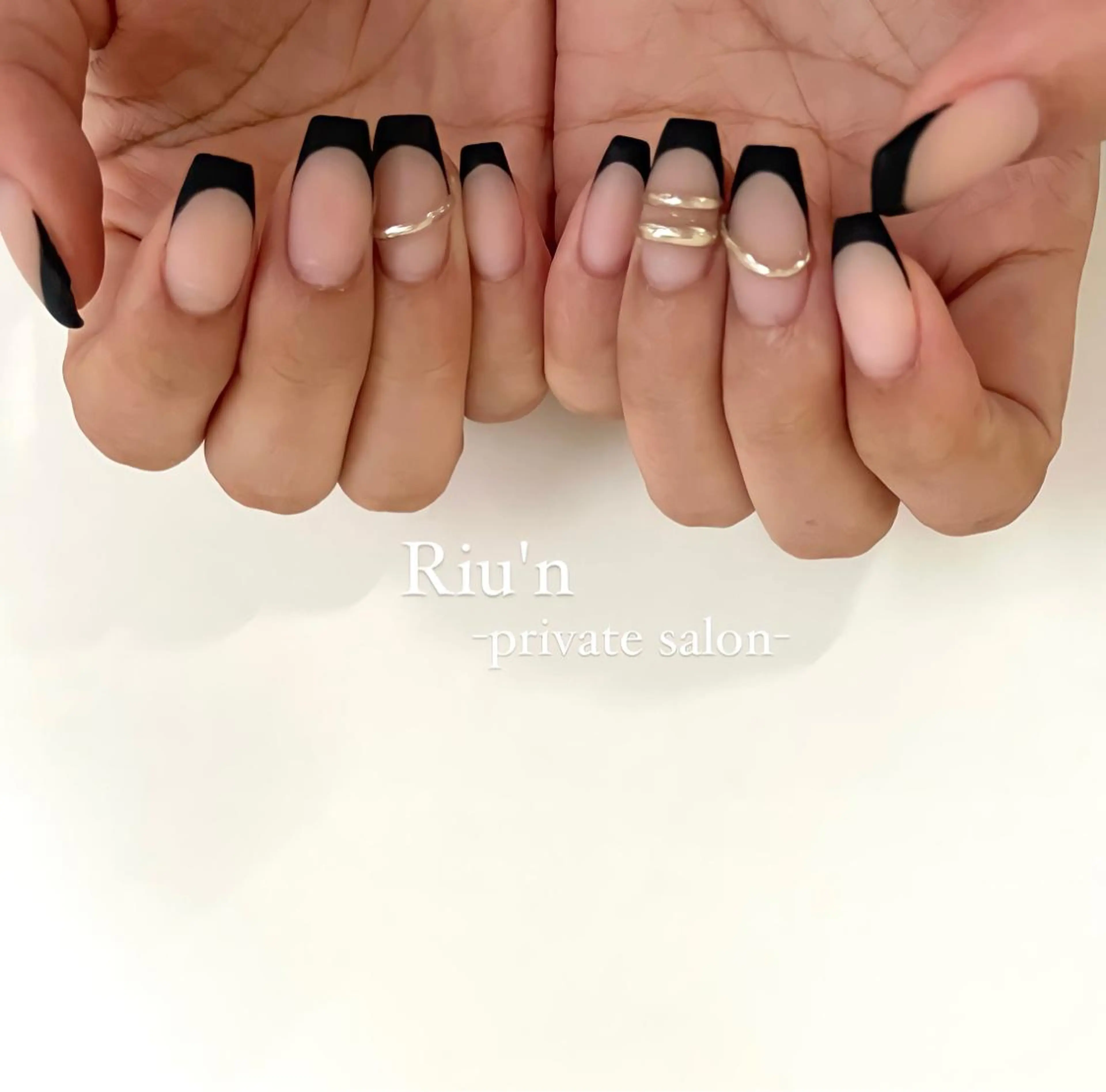 セミロング ハンドネイル Riu*n -private-のネイルデザイン