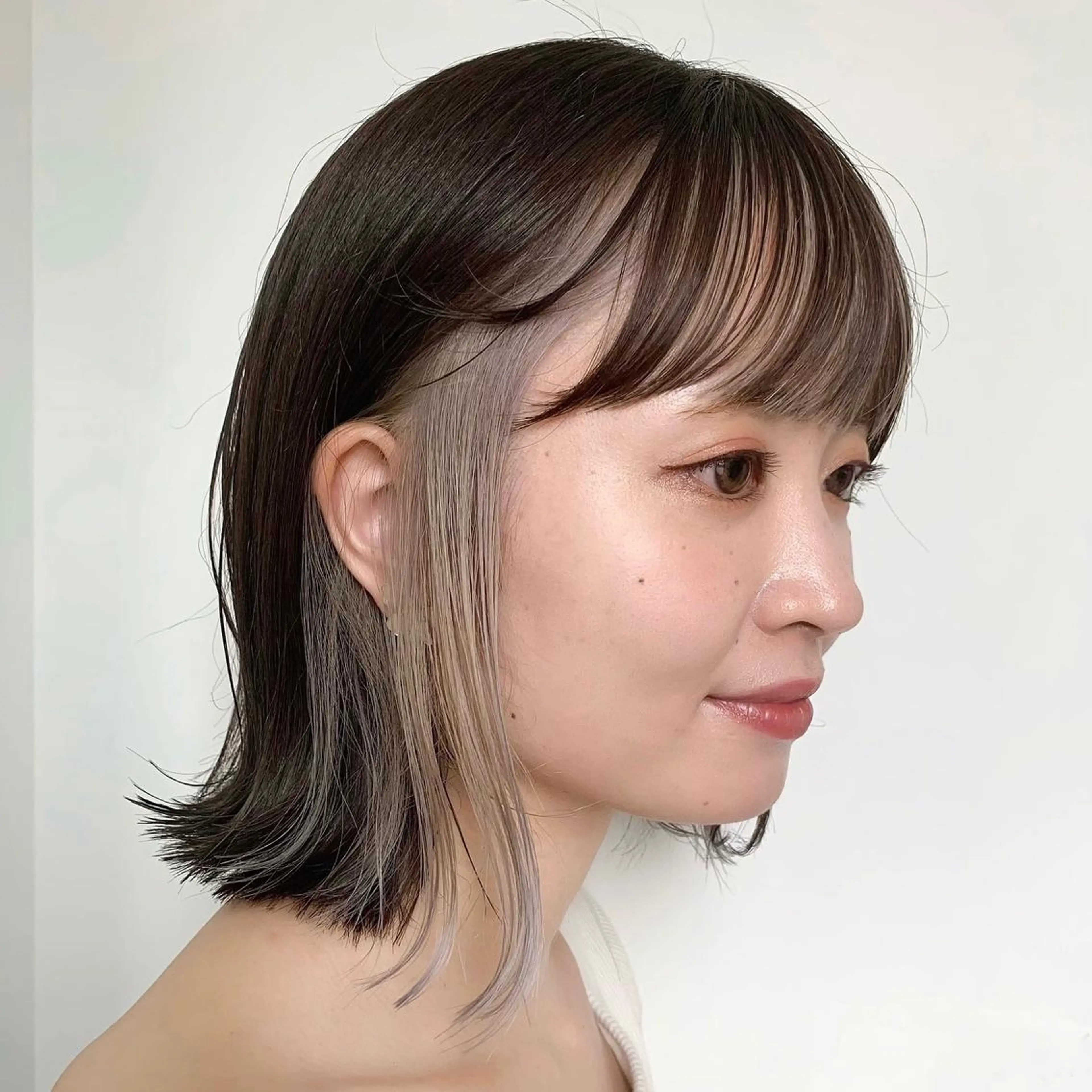 ミディアム カラー イヤリングカラー グレージュ 韓国ヘア /男女☘️ 細江 美紅のヘアスタイル