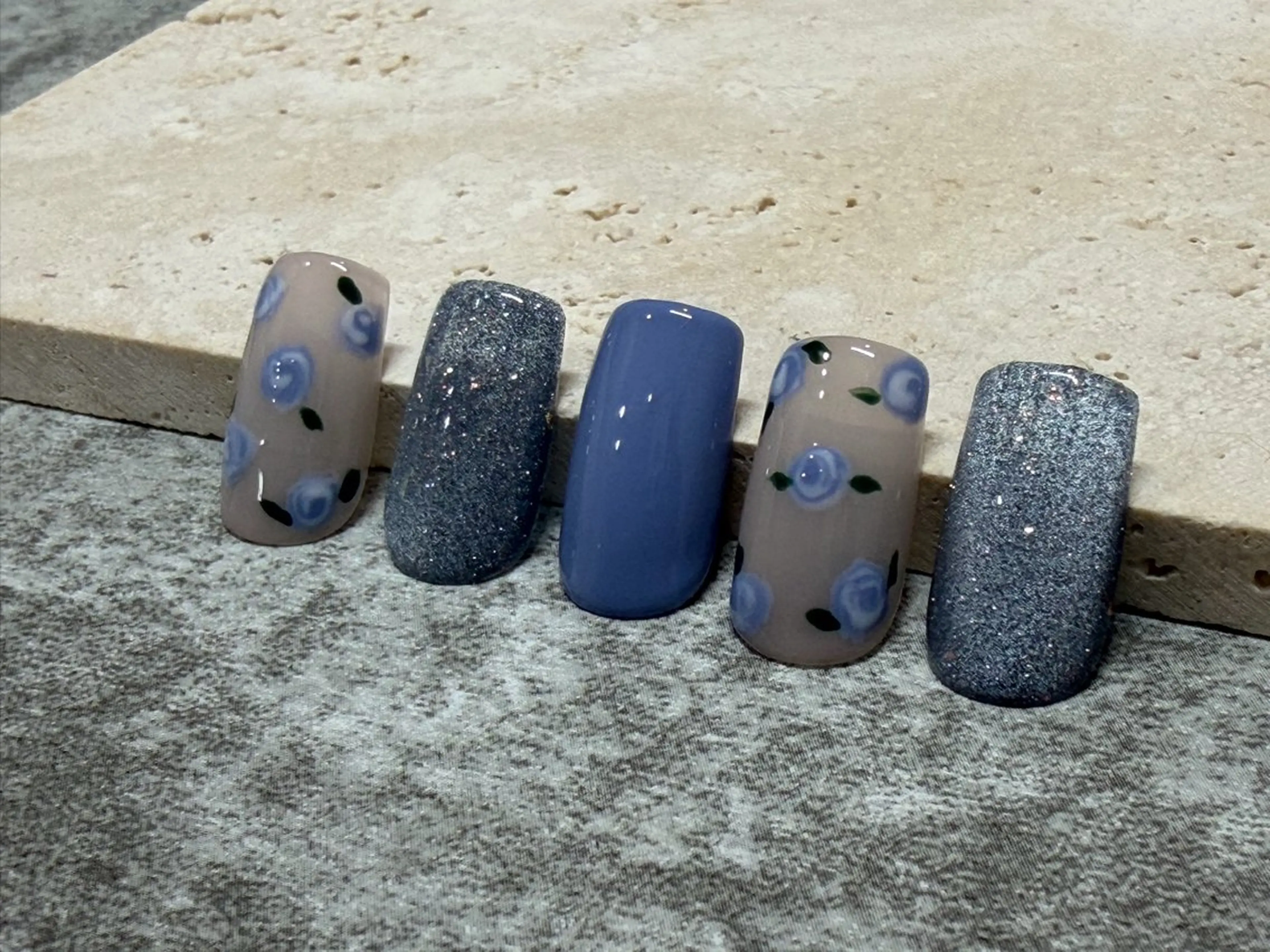 ネイル ブルー ハンドネイル ハンドケア Souriant Hitomiのネイルデザイン