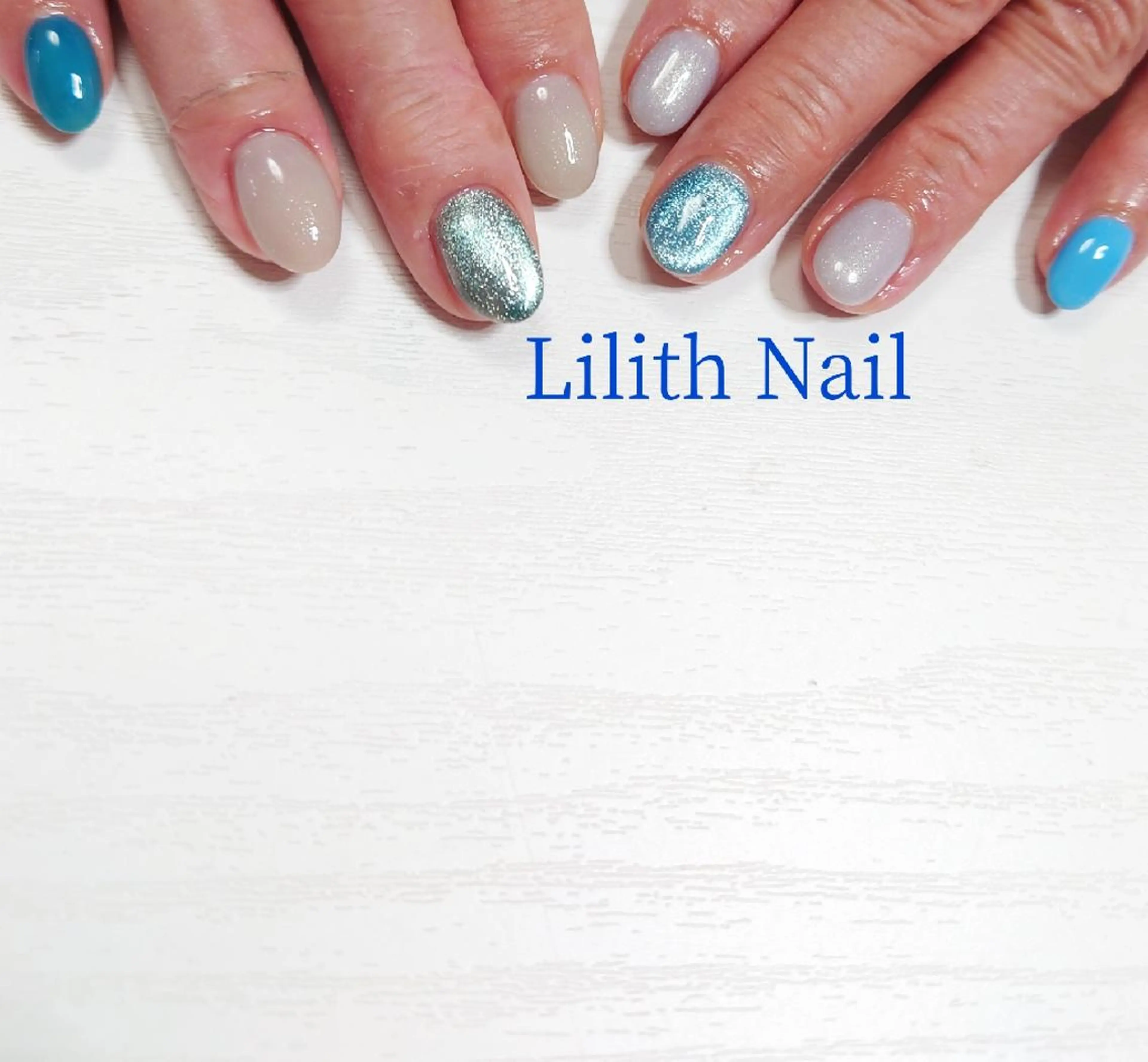ネイル ブルー グリーン マグネットネイル ワンカラーネイル ショートネイル ハンドネイル Lilith Nailのネイルデザイン