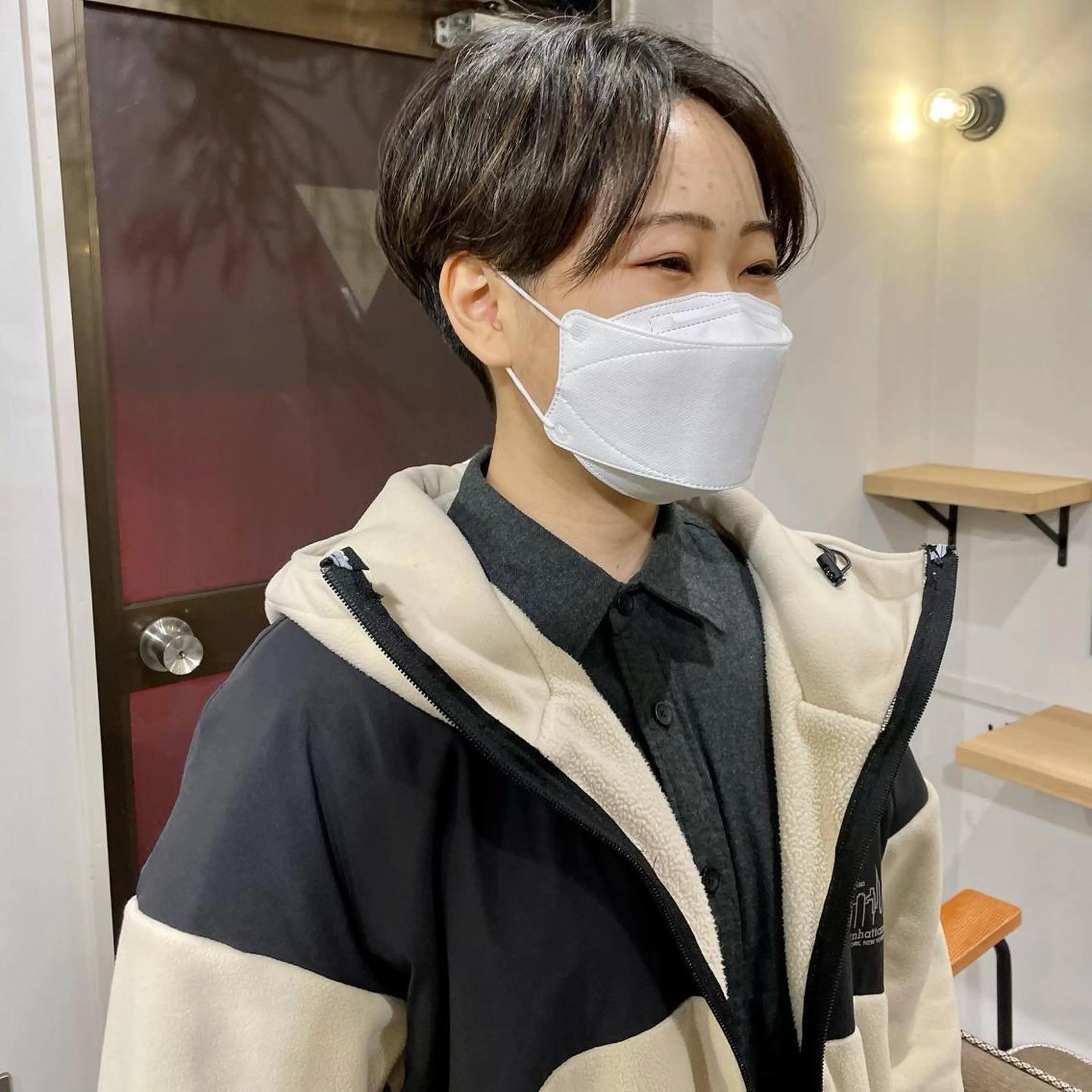 ショート カラー ハンサムショート ハイライトカラー ハイライト ショートヘア ショート　ボブ メンズ　パーマのヘアスタイル