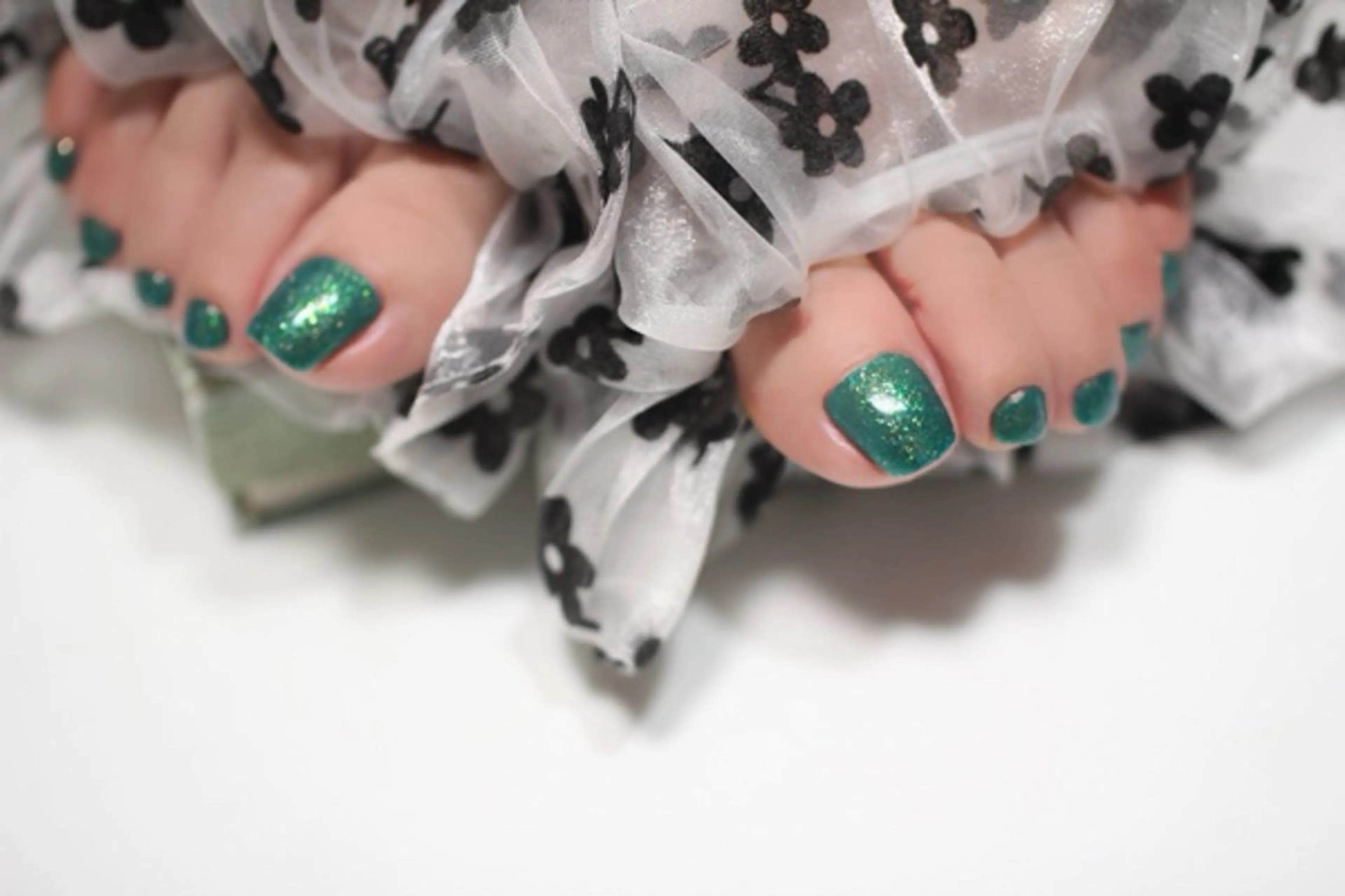 ネイル フットネイル ジェルネイル ラメ(グリッター) ママリンド　志村坂上店所属・しみ えんのネイルデザイン