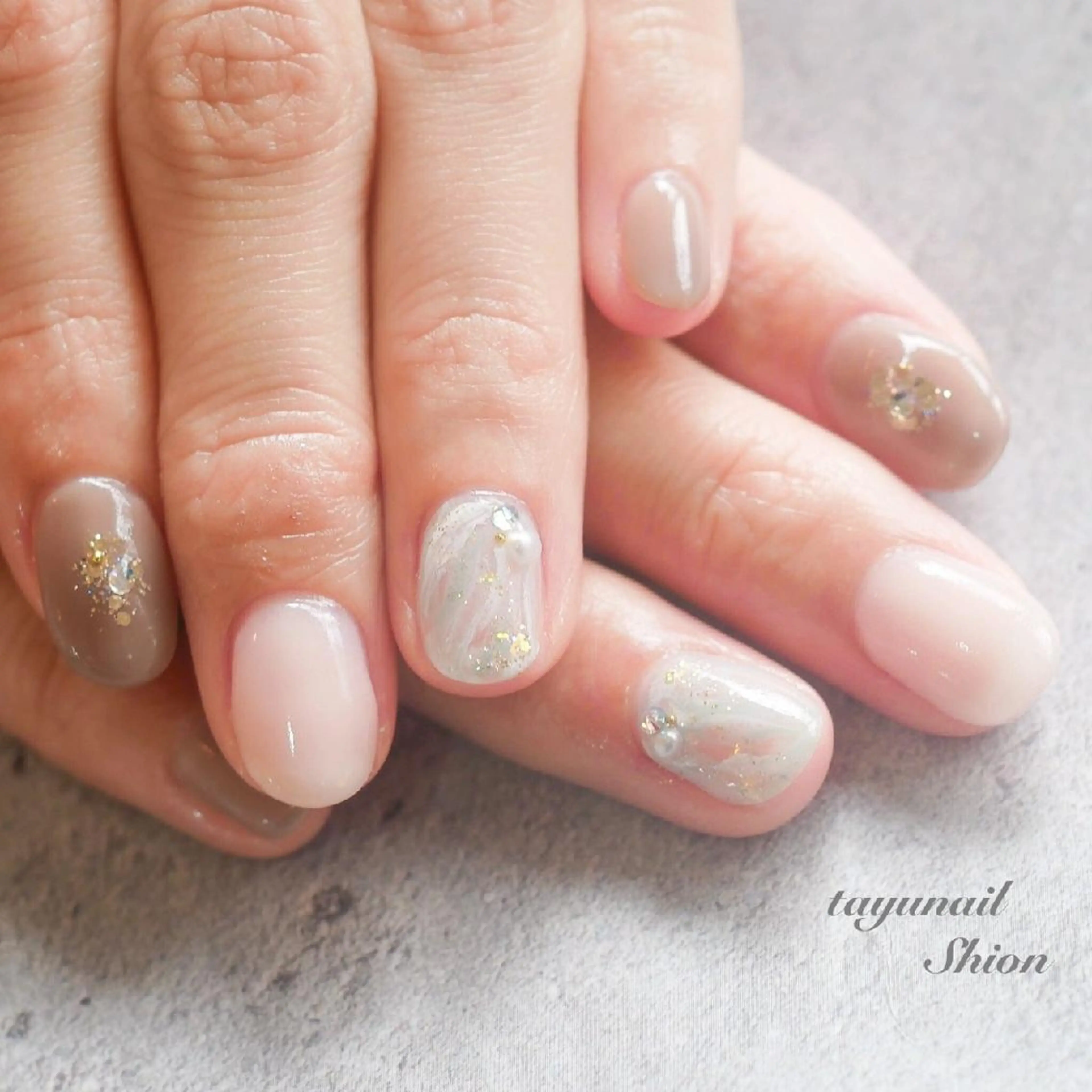 ネイル アートネイル ブルー ジェルネイル キラキラネイル ニュアンスネイル ネイルサロン 【たゆnail】のネイルデザイン