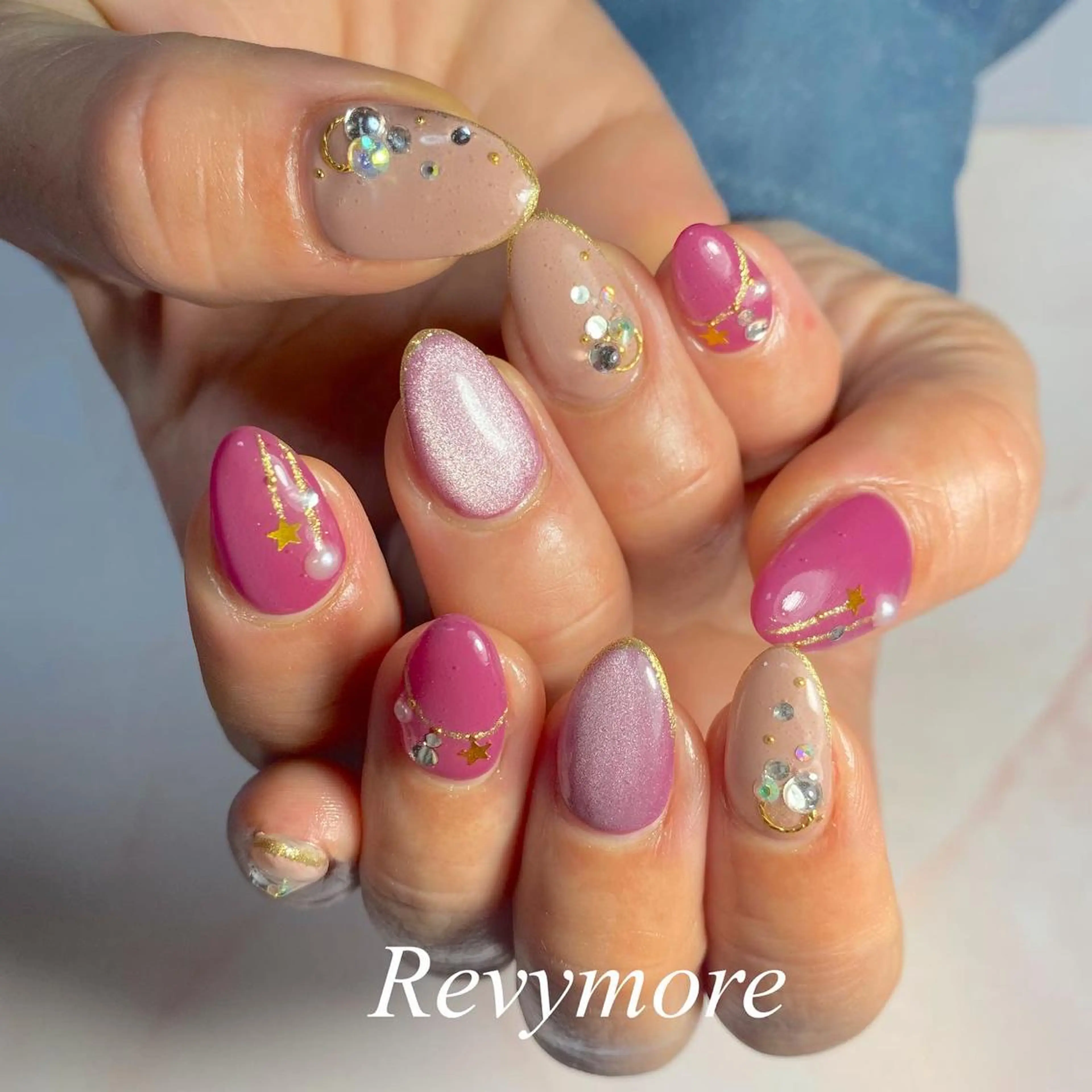 ミディアム ネイル ジェルネイル キラキラネイル マグネットネイル ニュアンスネイル オフィスネイル nail salon Revymoreのネイルデザイン