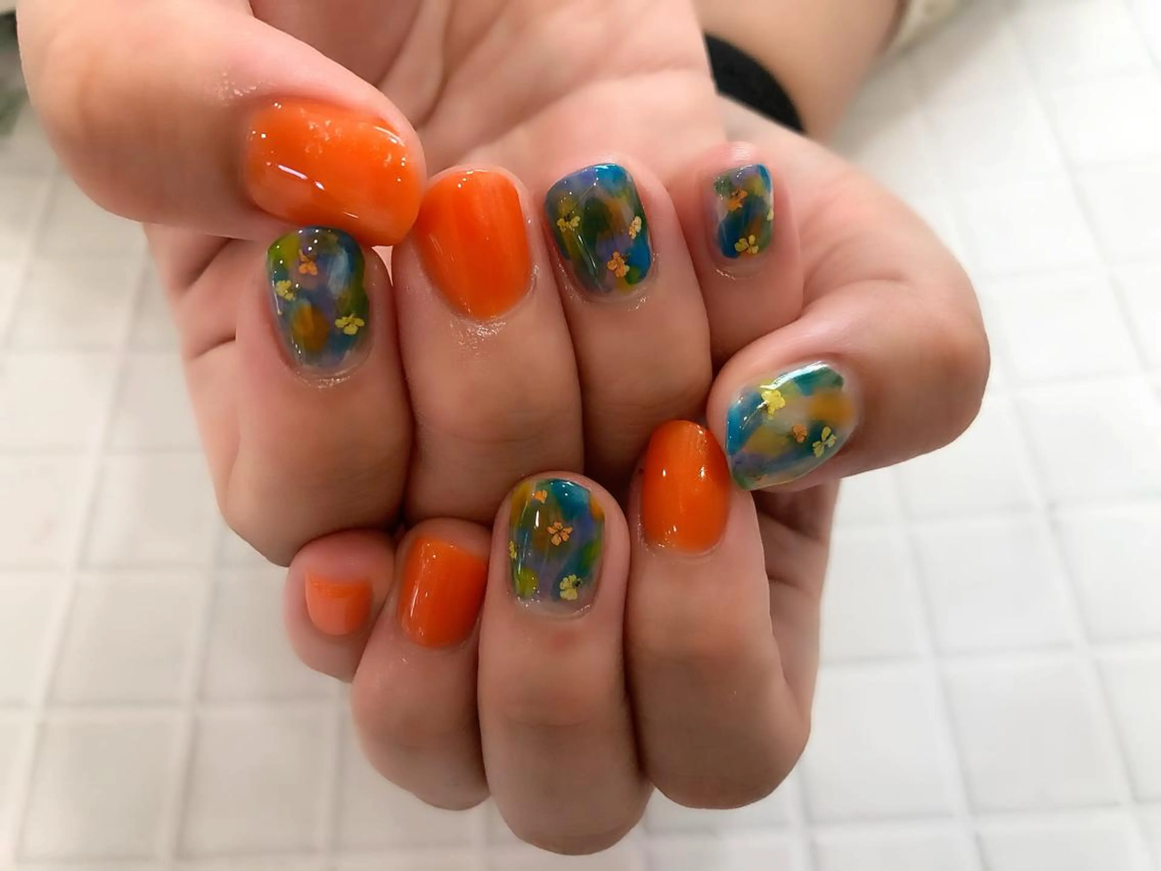 ネイル 成瀬 妃生路のヘアスタイル