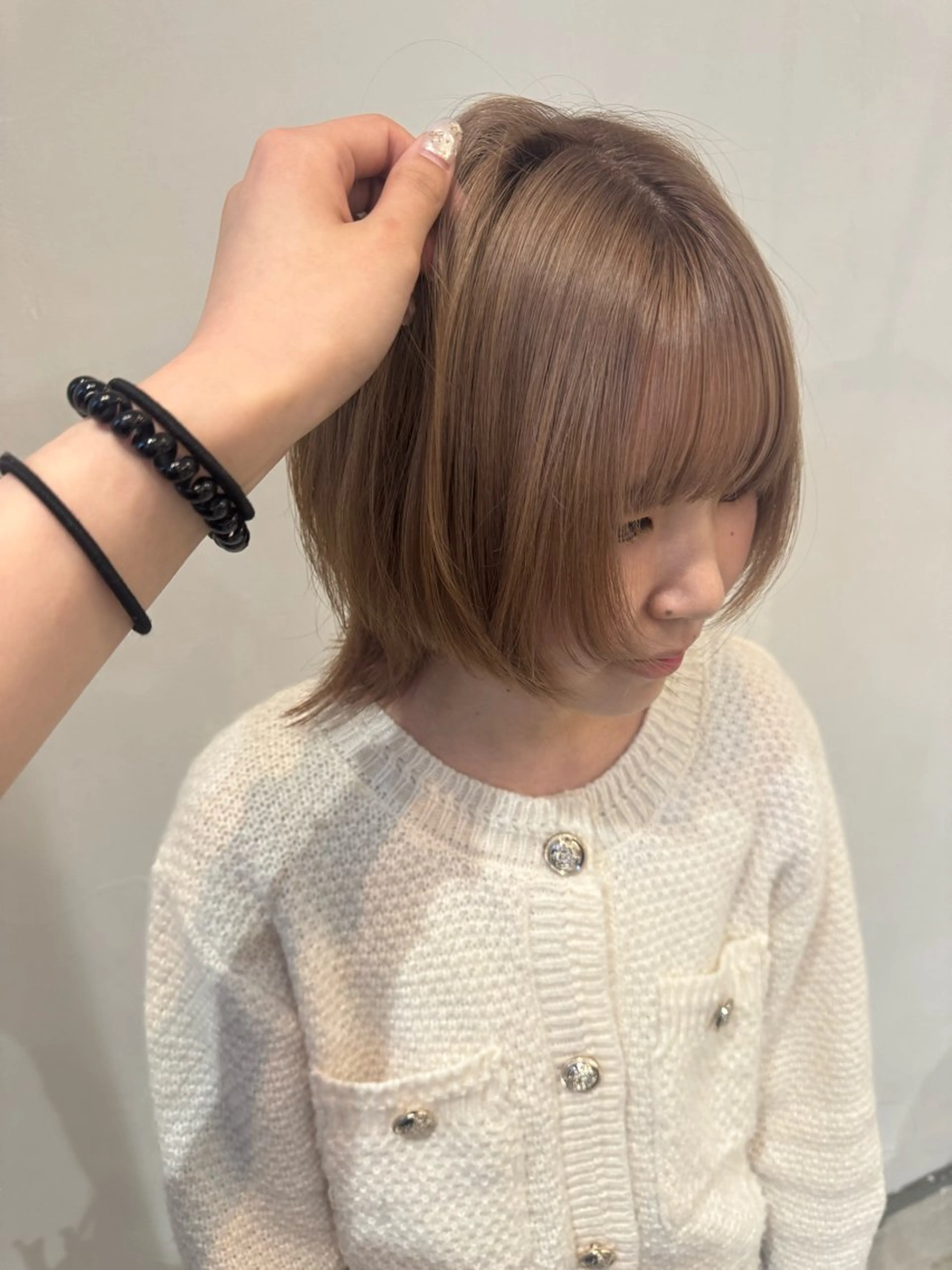 ミディアム カラー ベージュカラー ブリーチ ピンクカラー ピンクベージュ トリートメント ヘアカラー 塩崎 聖奈のヘアスタイル