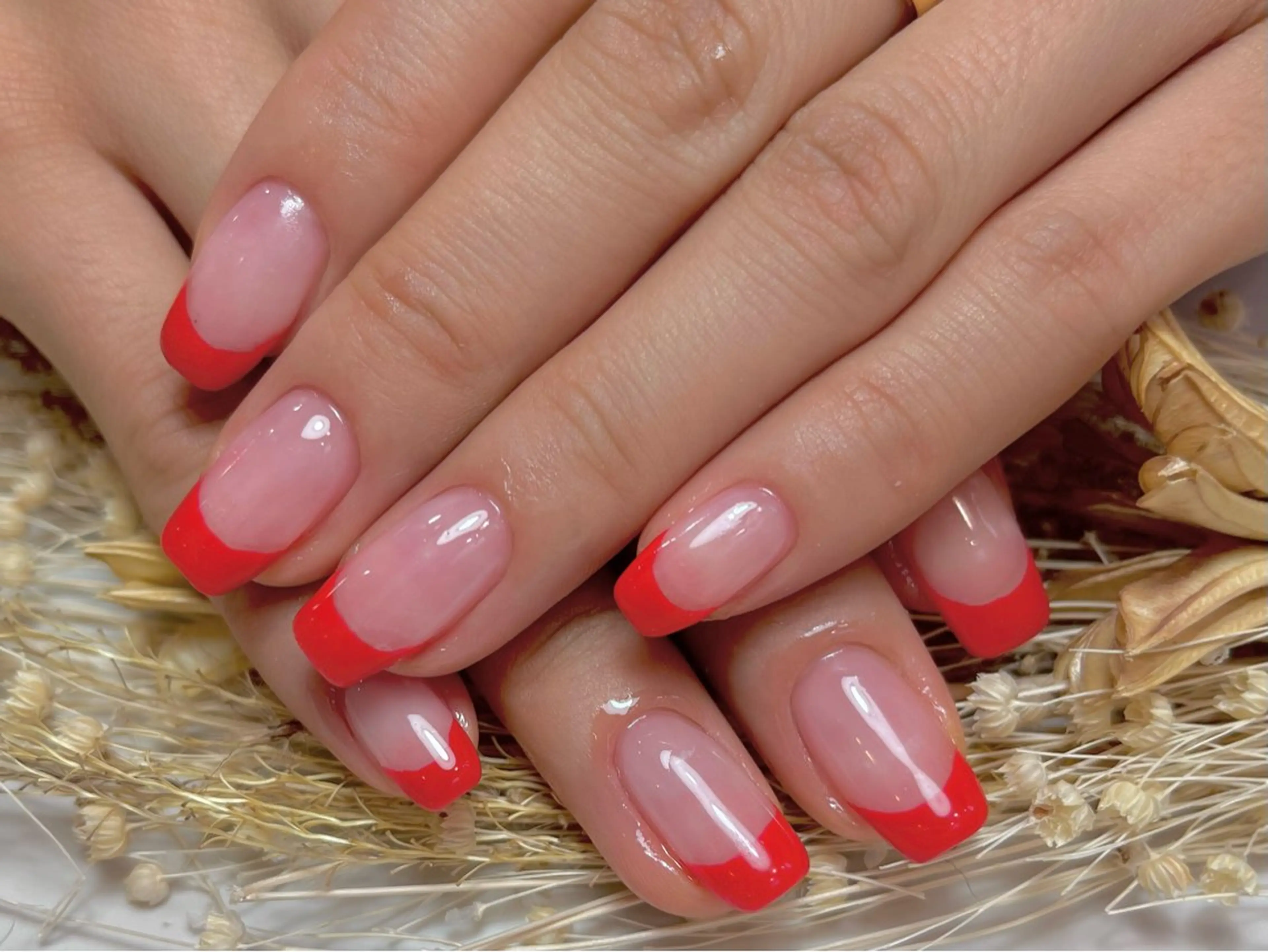 ネイル フレンチネイル ハンドネイル ハンドケア Queen nail所属・QUEENＮA IＬ JR寺田町1分のネイルデザイン