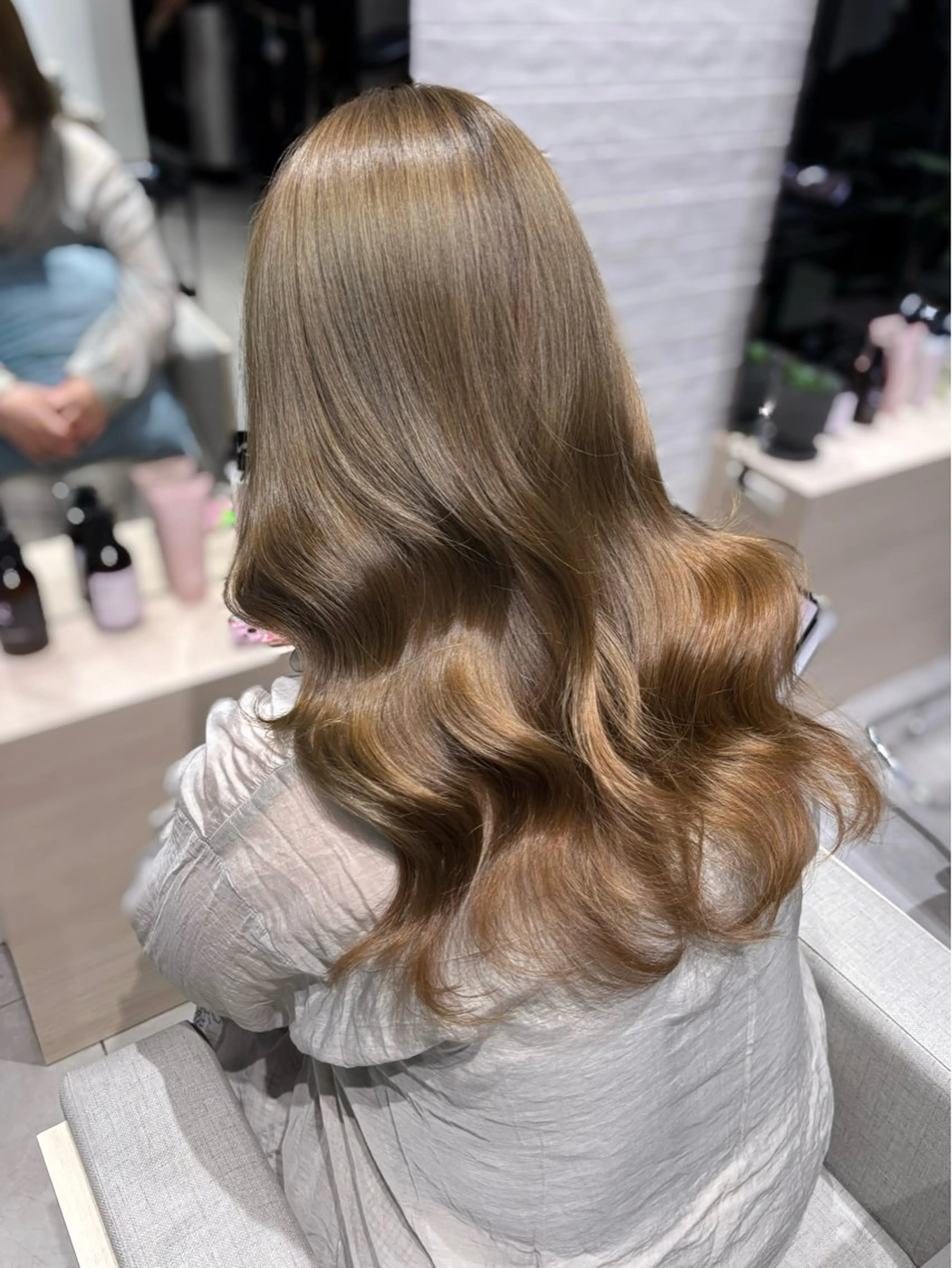 セミロング カラー ヘアアレンジ ベージュカラー ブリーチ ブリーチなしカラー オリーブベージュ 韓国風ヘア カット ヘアカラー トリートメント 銀座/韓国レイヤー/ 艶カラー🍓原田侑依のヘアスタイル