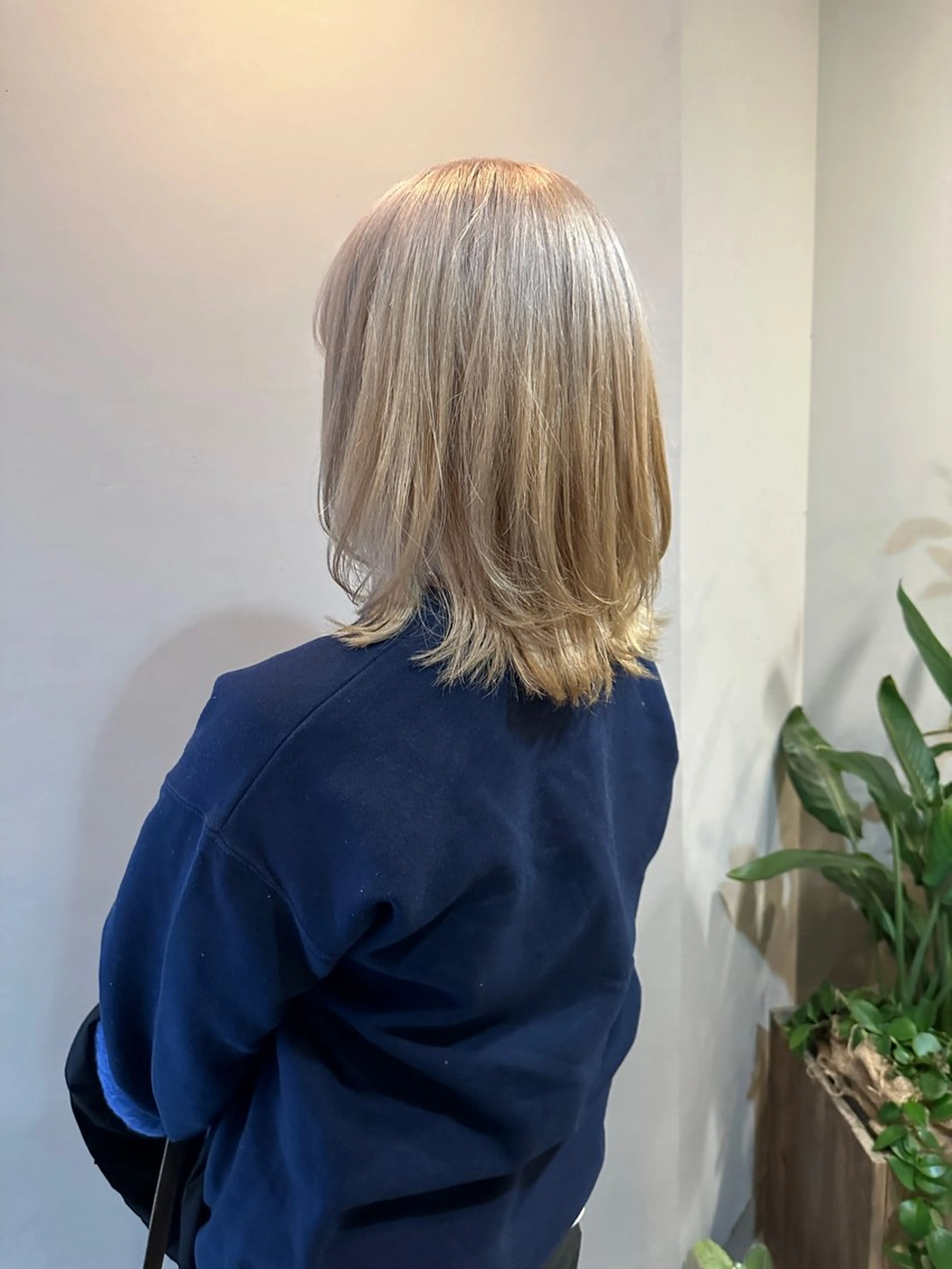 ミディアム カラー ベージュカラー ミルクティーベージュ Bonheur 銀座並木通り店所属・金ウンス 髪質改善カラーのヘアスタイル