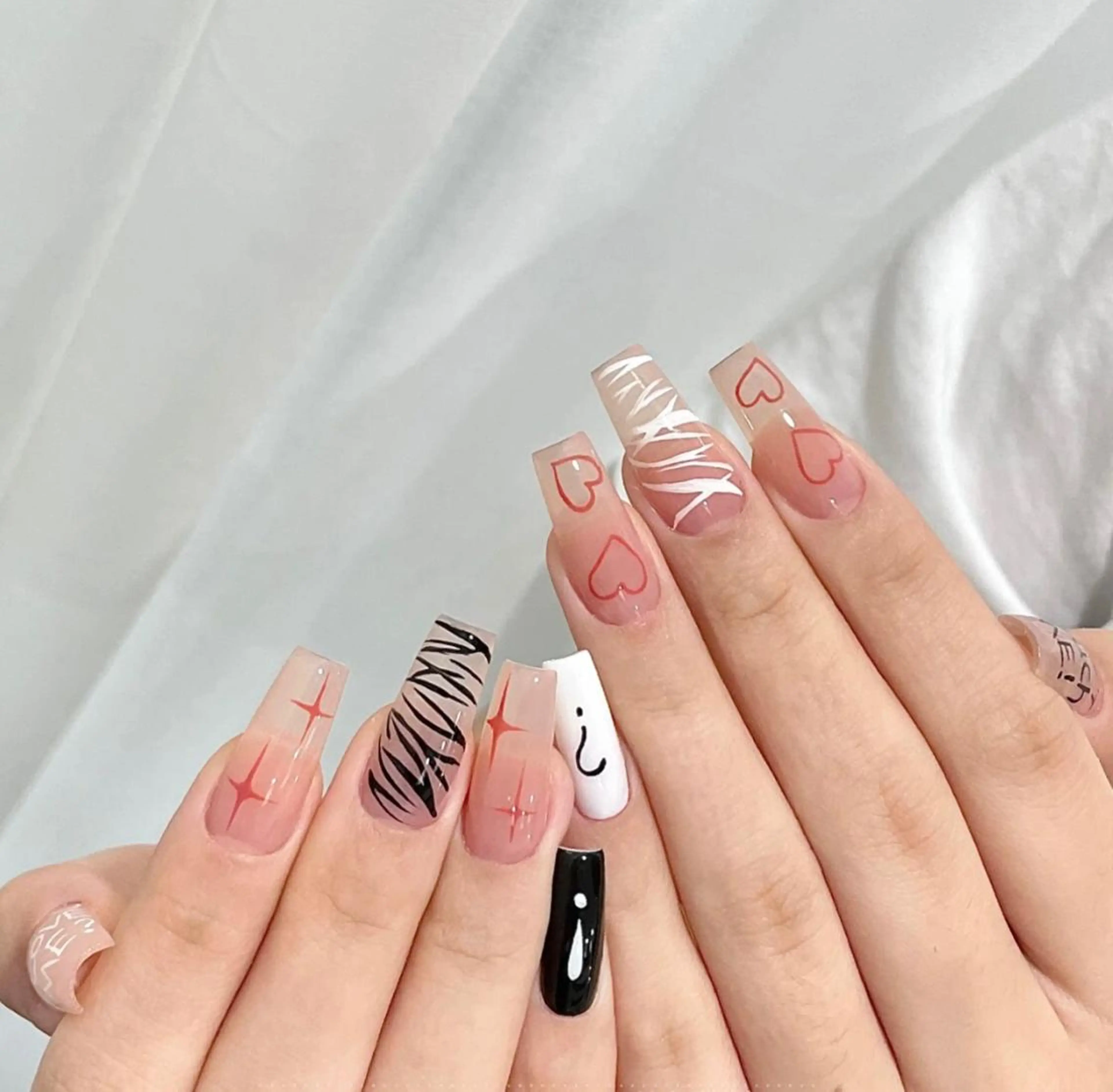 ネイル ハンドネイル VIVIAN リサのネイルデザイン