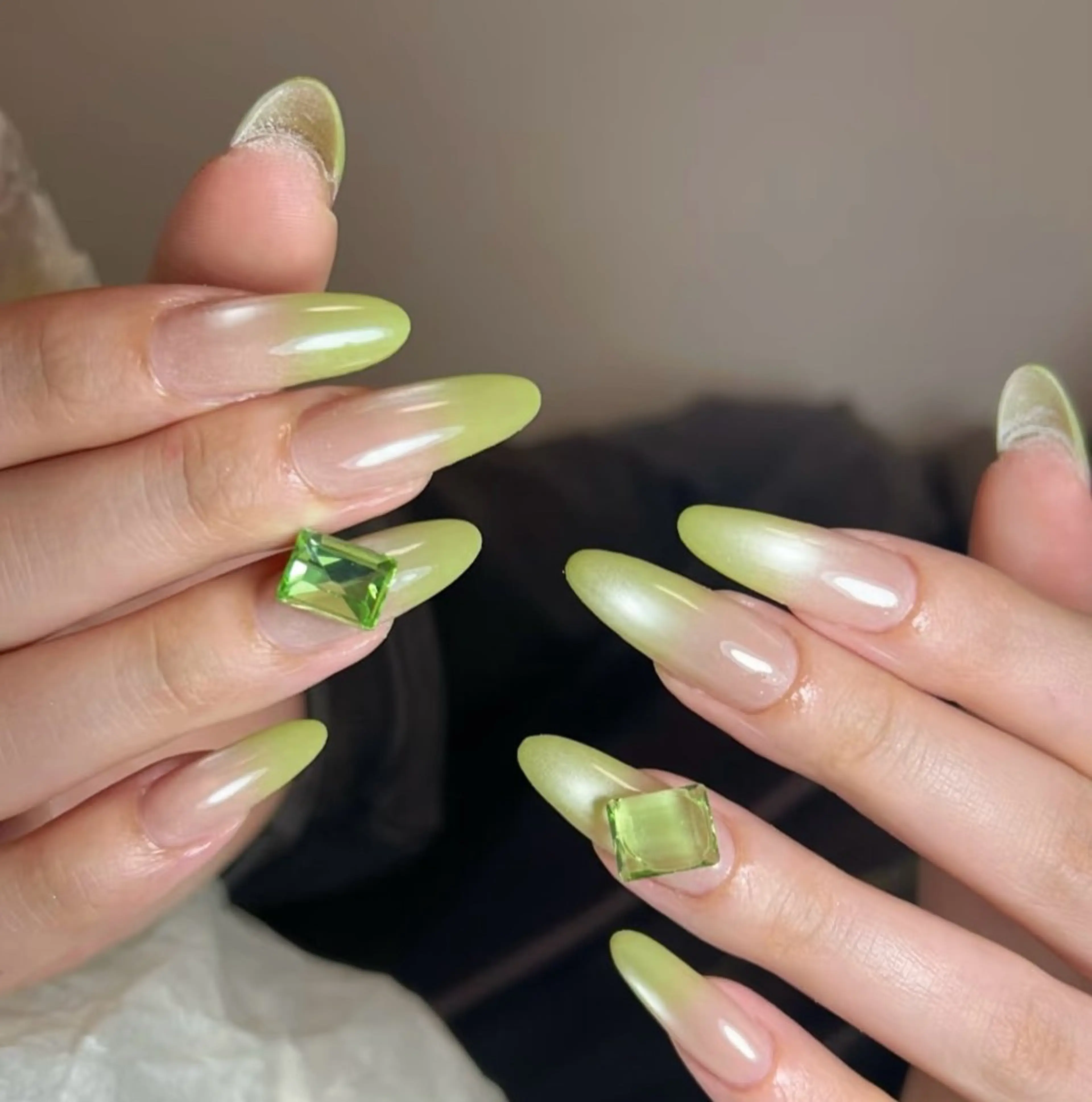 ネイル 高木 維麗絲のネイルデザイン