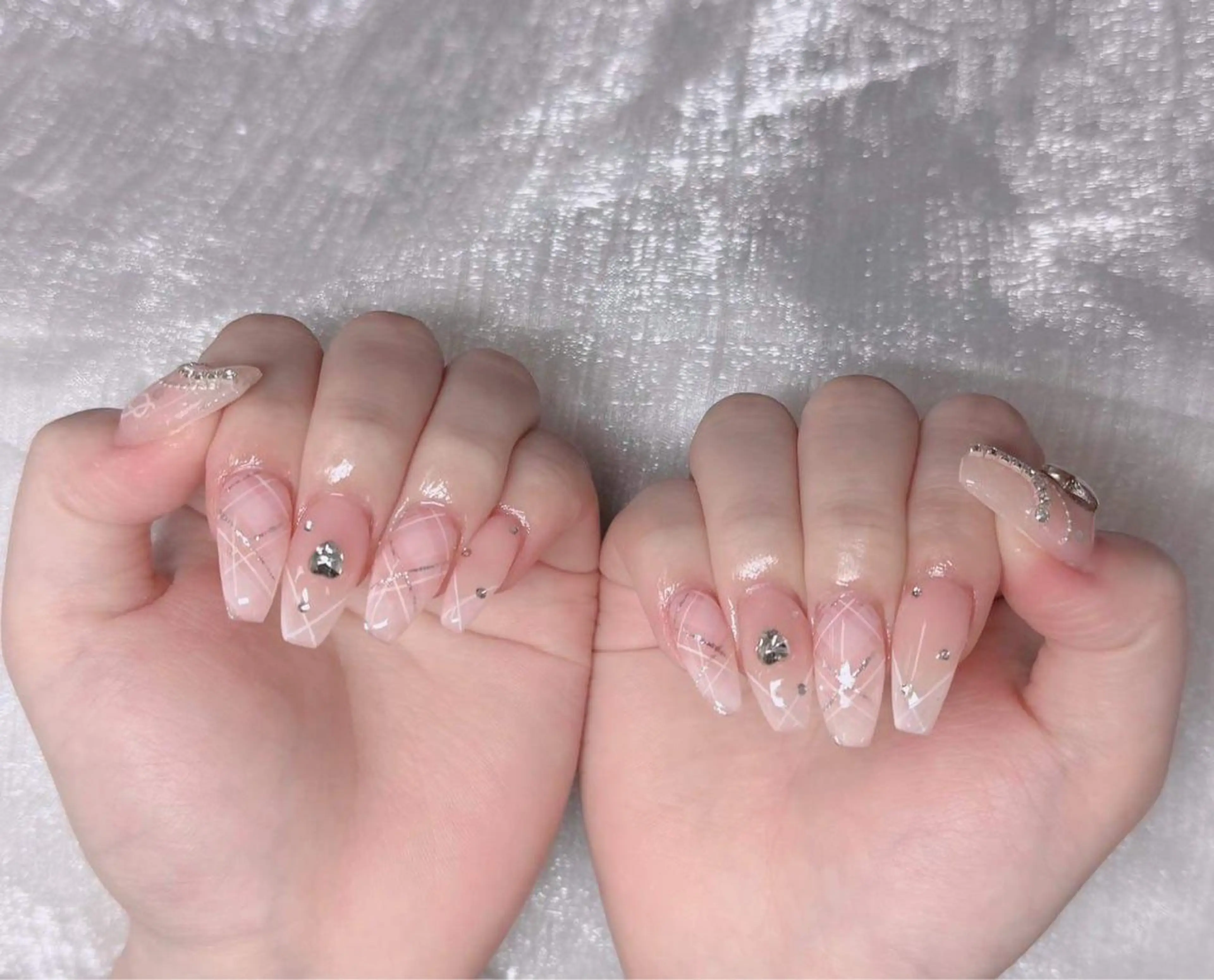 ネイル オーロラネイル チークネイル 長さ出し フットネイル フレンチネイル Anh 歌舞伎町のネイルデザイン