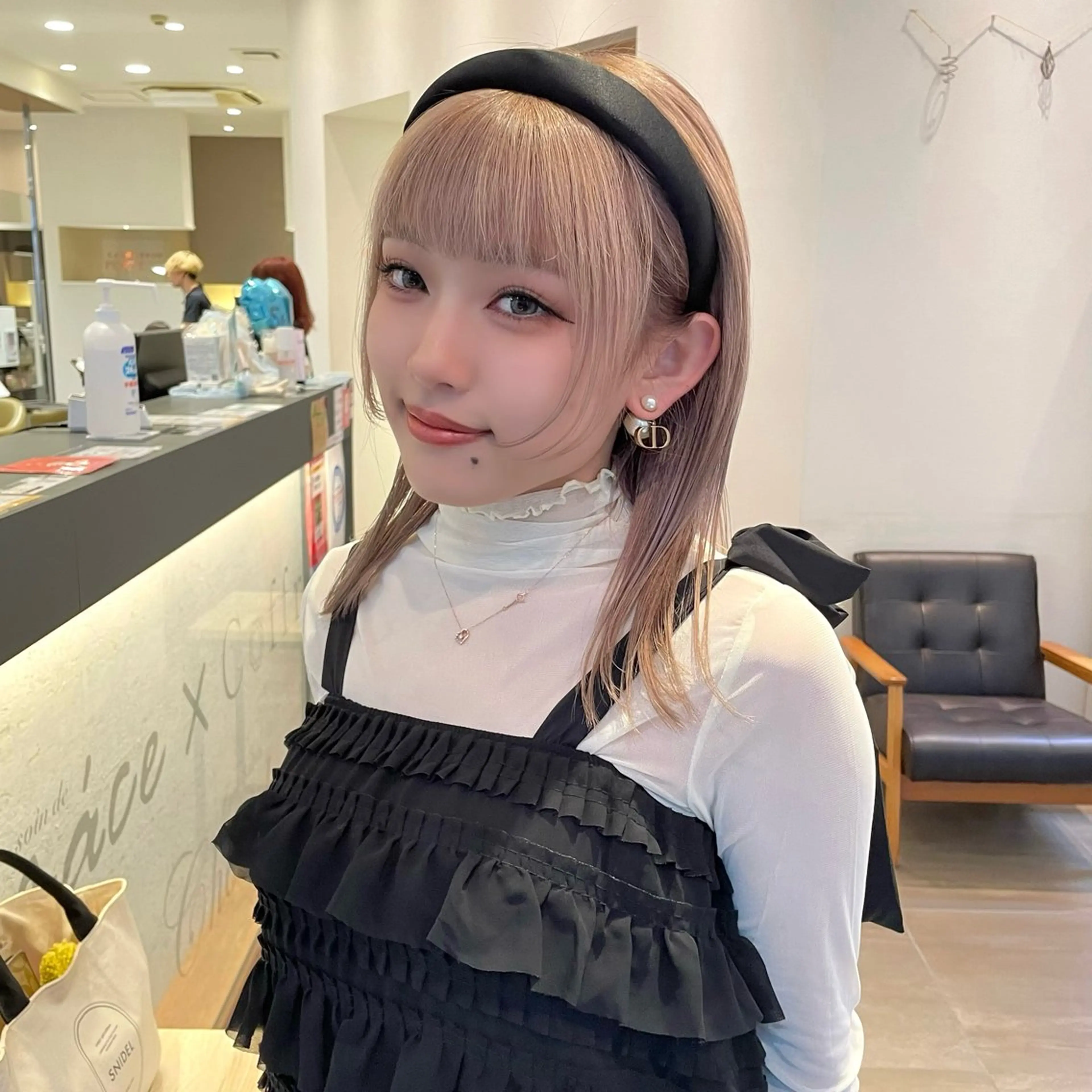 ミディアム カラー ベージュカラー ブリーチ ケアブリーチ ミルクティーベージュ ボブ ヘアカラー トリートメント 透明感/ベージュ/ 艶髪/ボブ🫧門脇由のヘアスタイル