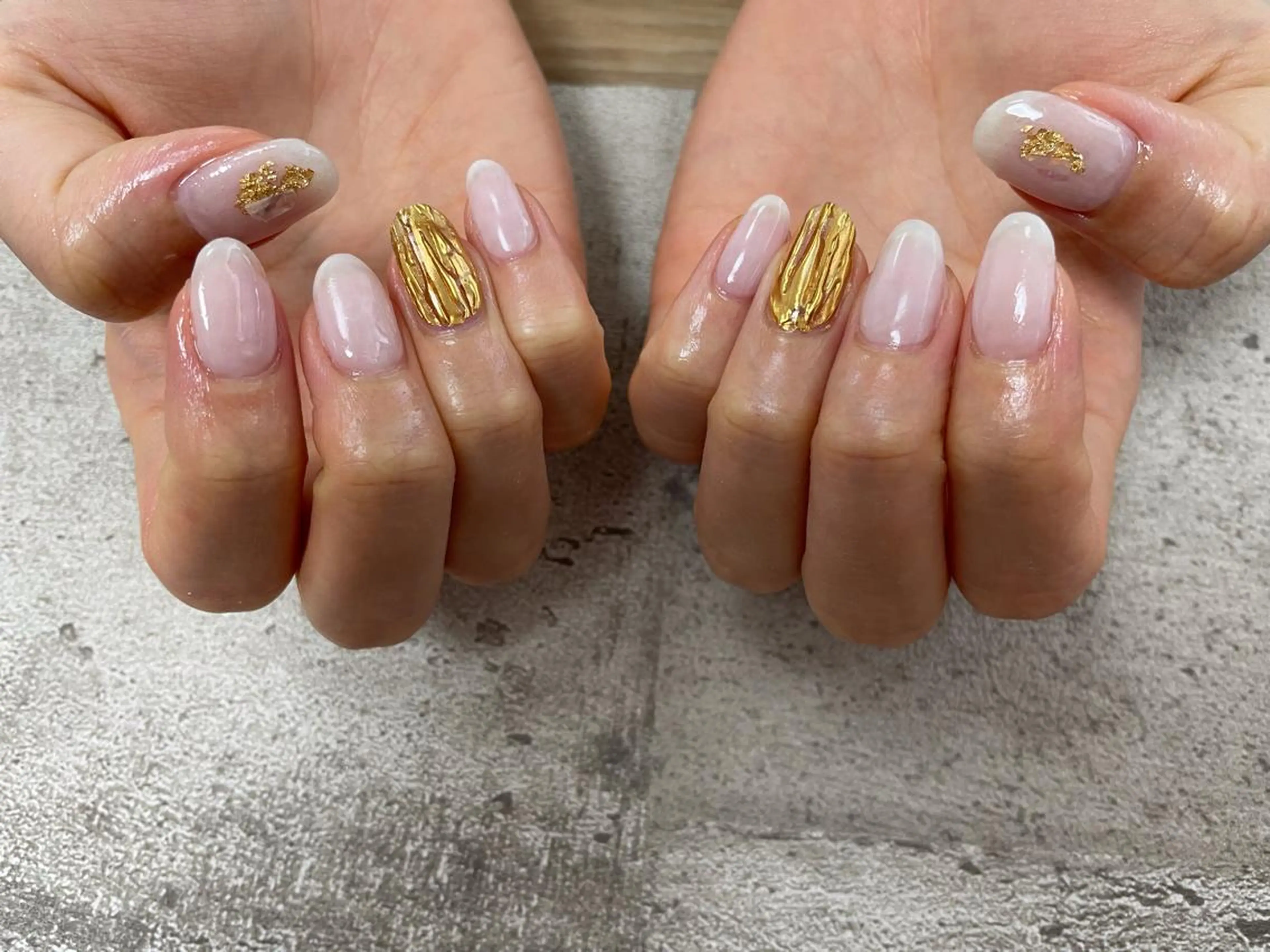 ネイル クリアネイル ホワイト mogunail &blowのネイルデザイン