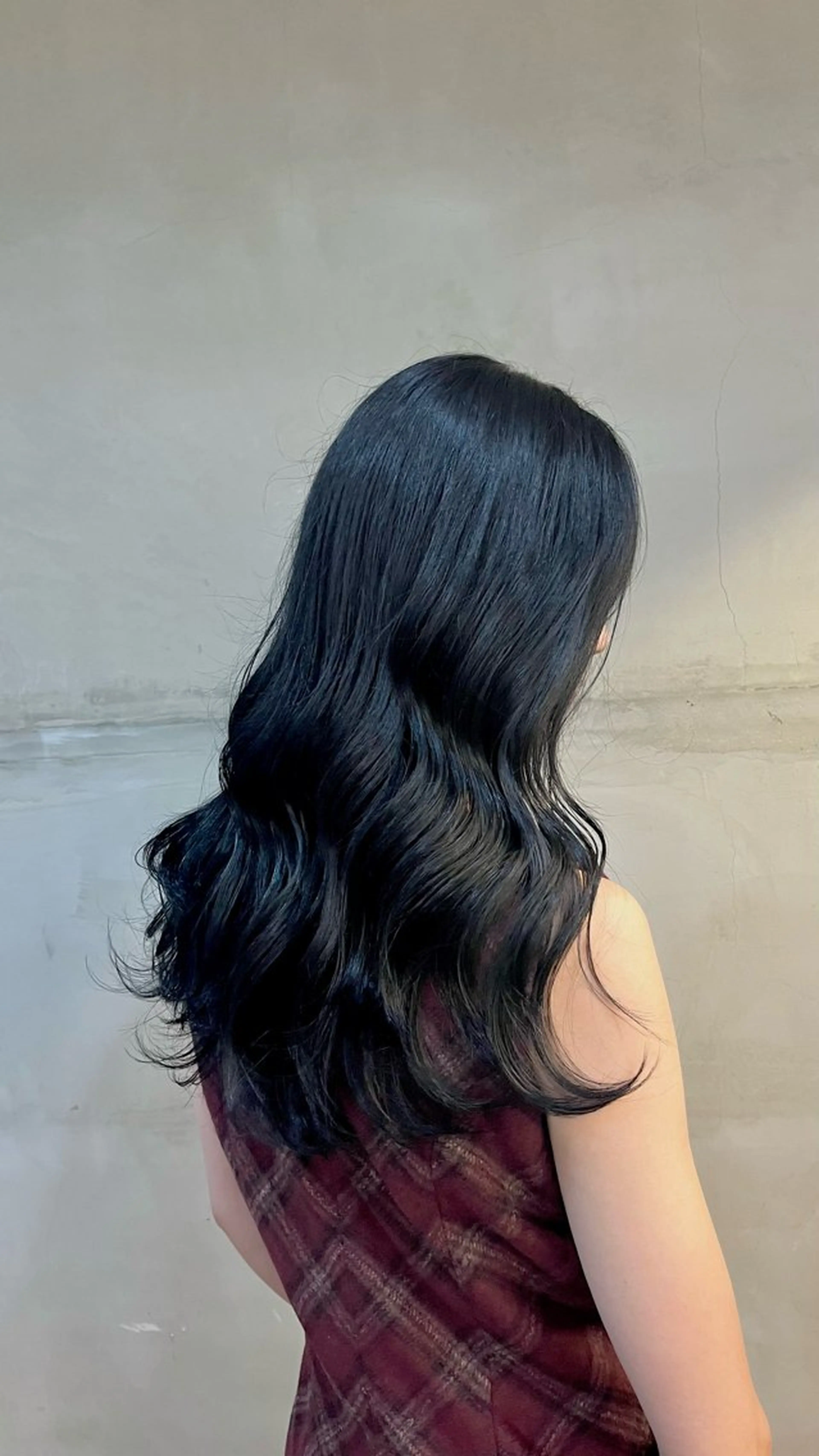 ロング カラー 黒髪 ブルーカラー ブルーブラック 中尾咲音垢抜けカット お任せくださいのヘアスタイル