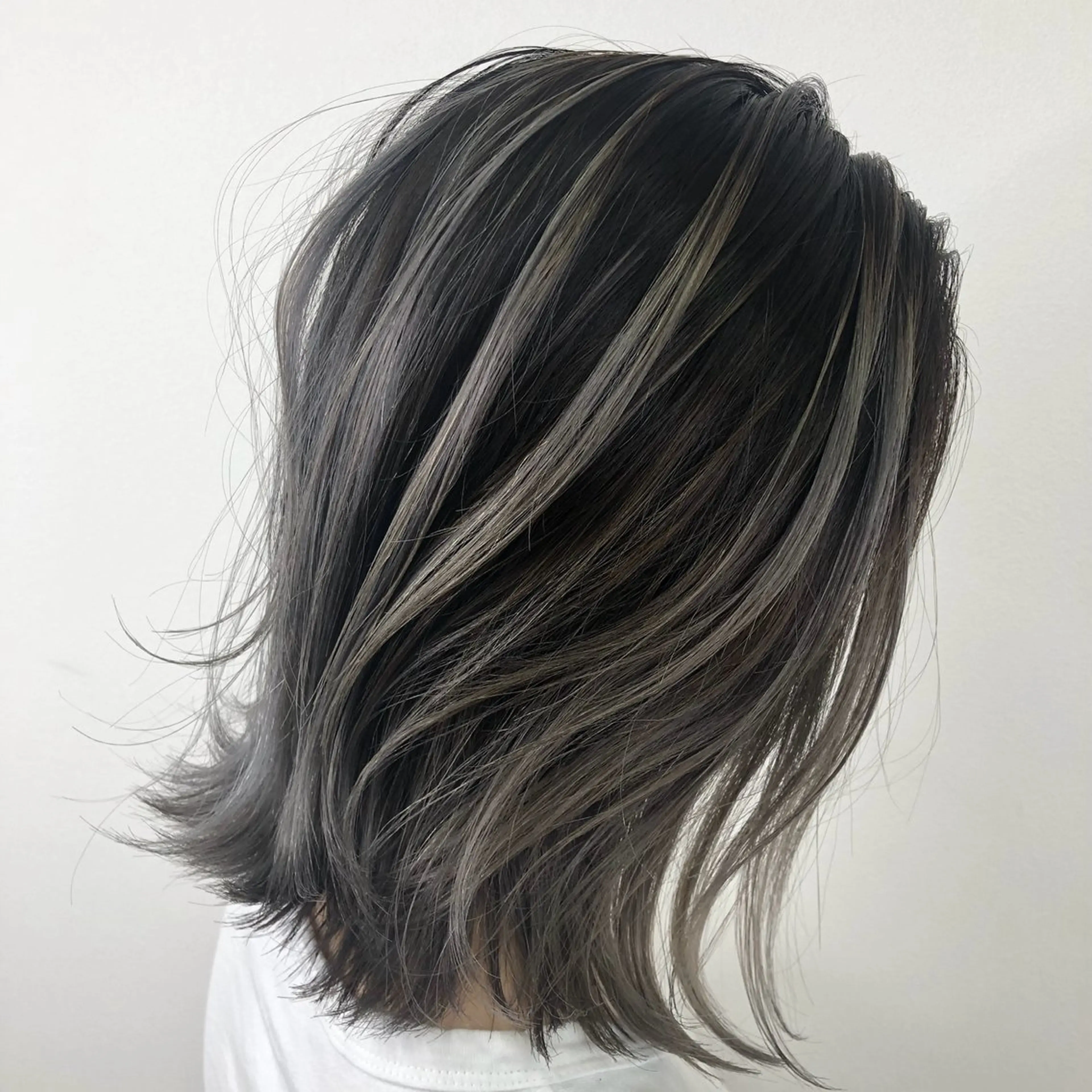 ミディアム 髪質改善 韓国風ヘア レイヤーカット 似合わせカット 小顔カット 髪質改善 カラー専門店のヘアスタイル