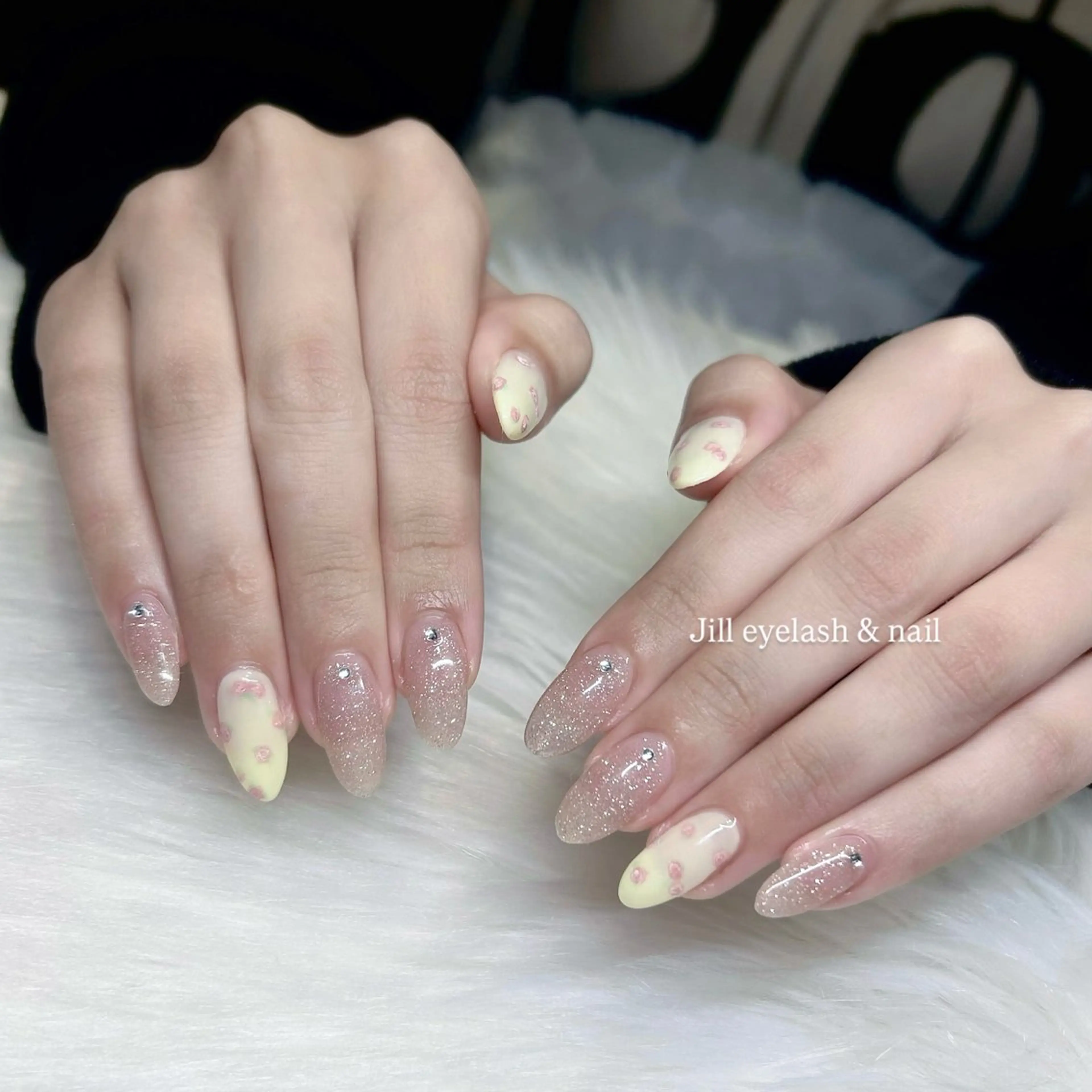 ネイル 春ネイル 黄色 ami 𝜗𝜚˚⋆のネイルデザイン