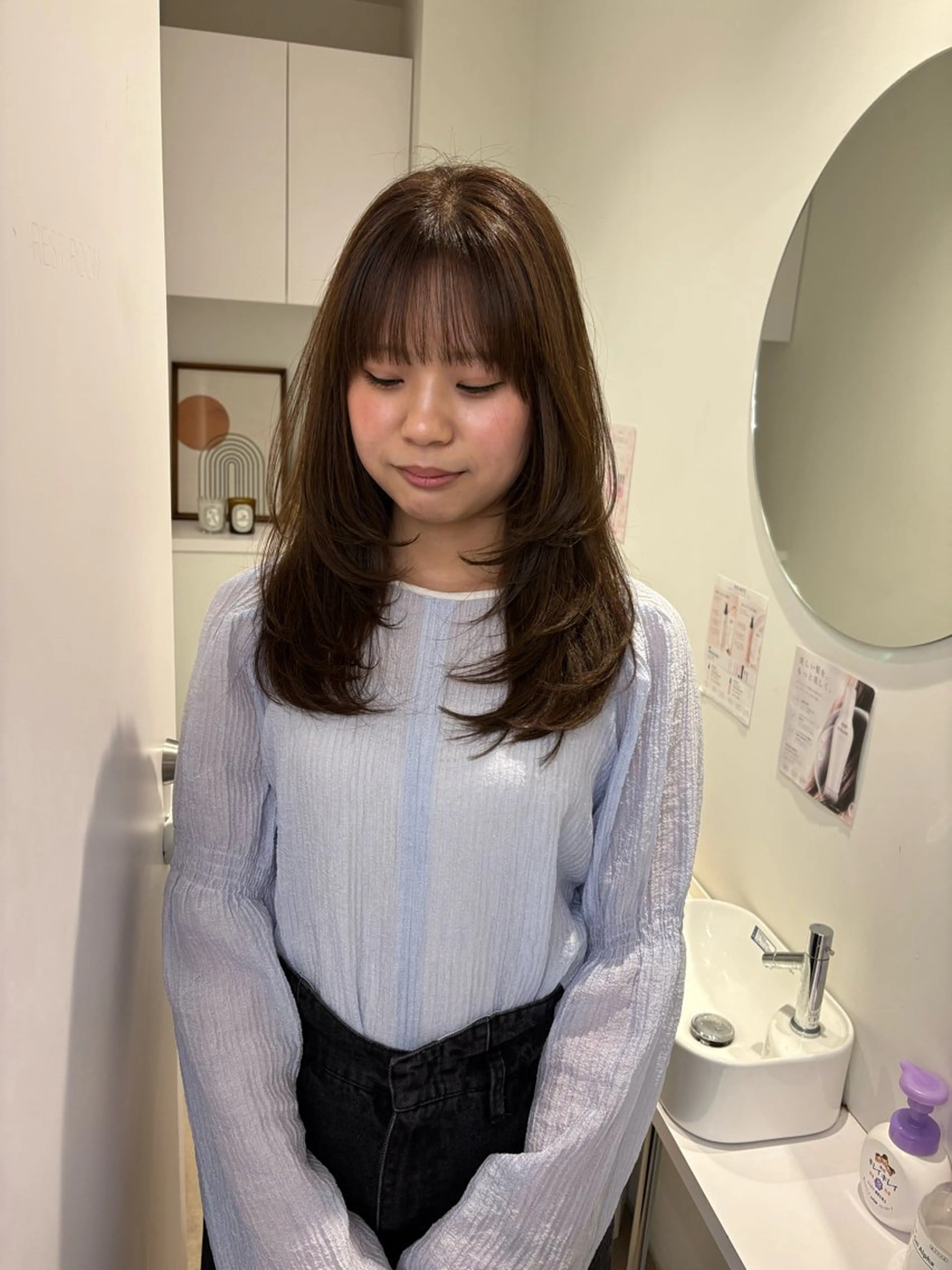 セミロング カラー ベージュカラー ケアカラー オリーブベージュ レイヤーカット カット ヘアカラー トリートメント 透明感カラー🫧 nanohaのヘアスタイル