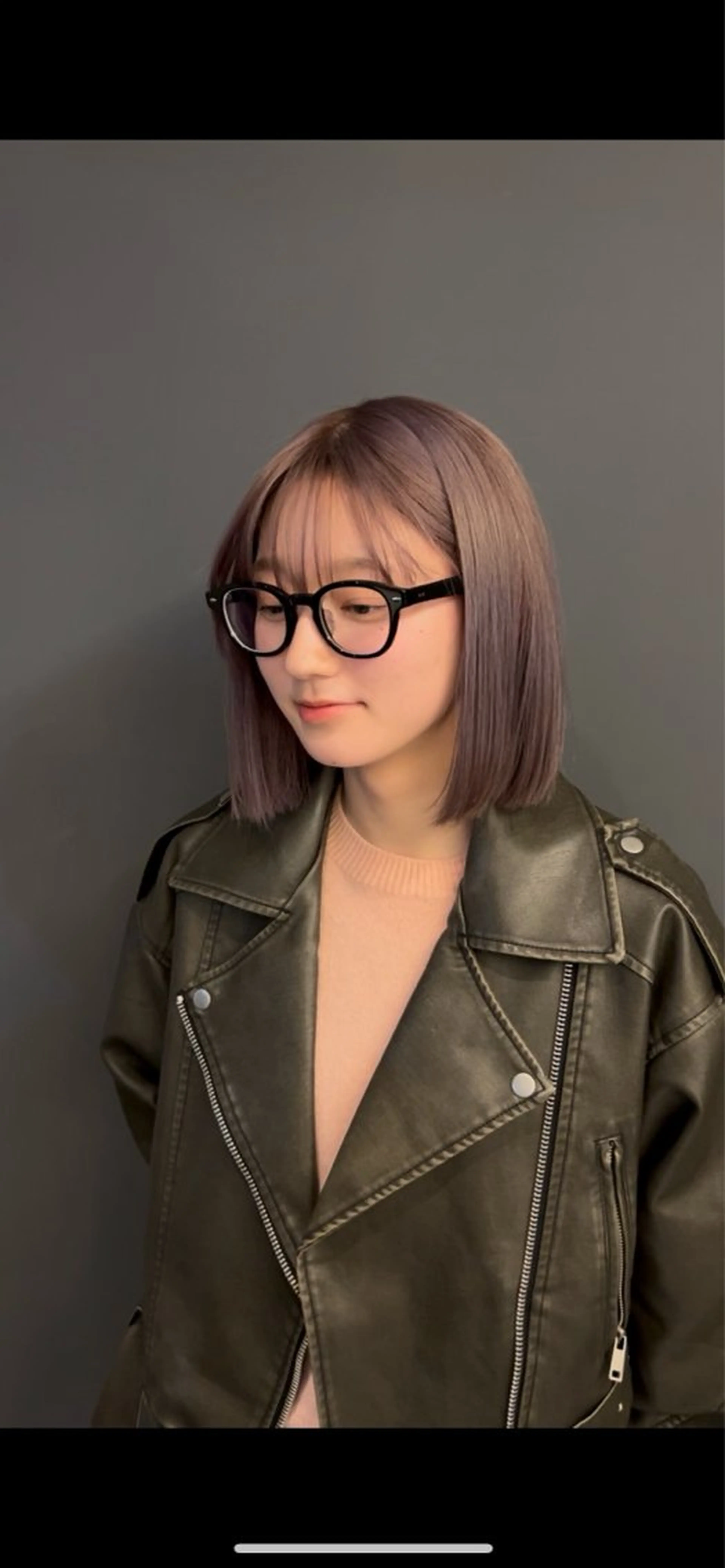 カラー ニトウ レイナのヘアスタイル