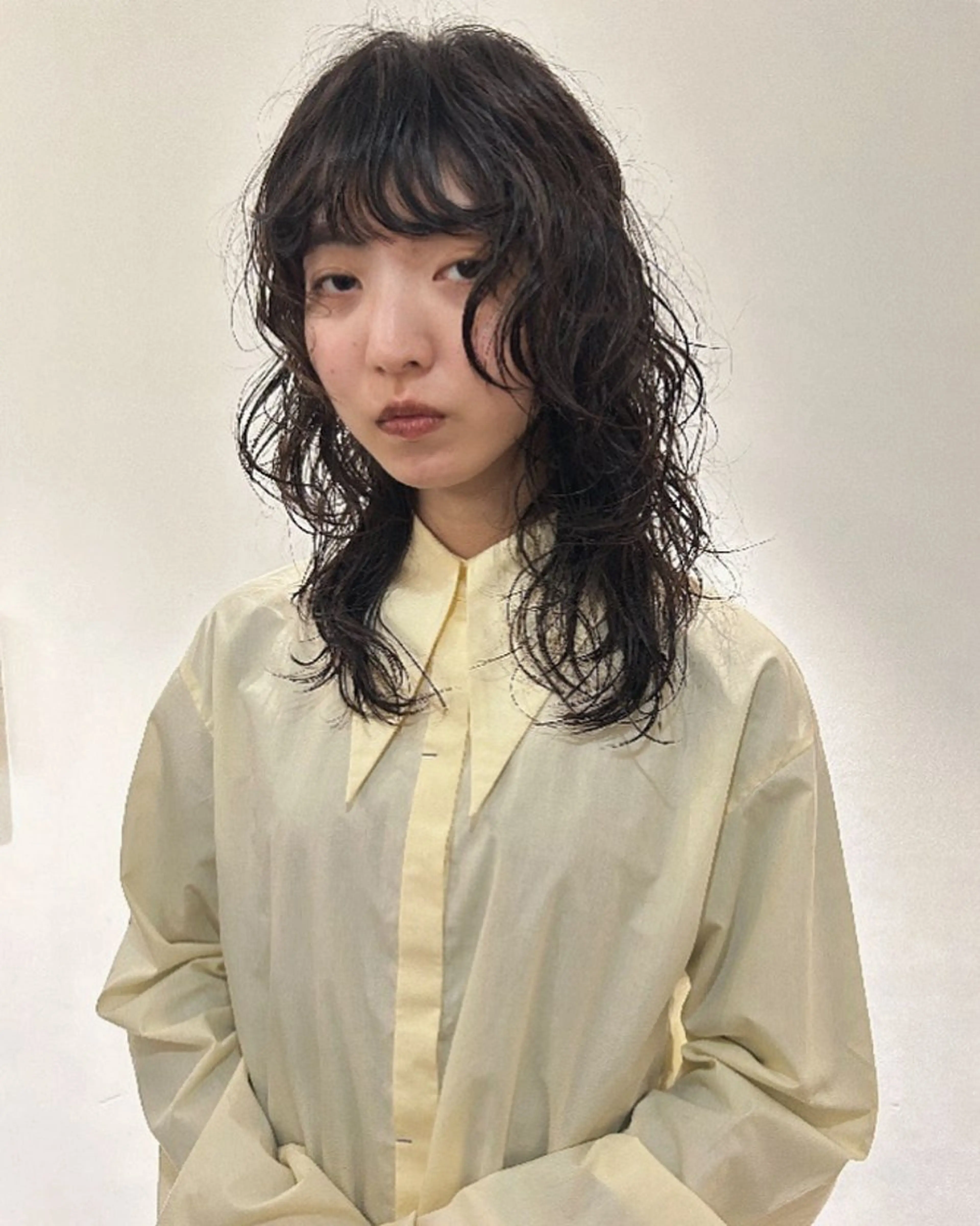 セミロング パーマ セミロングパーマ レイヤーカット ウルフカット カット パーマ トリートメント Loom.所属・村上雅人 ナチュラルモードのヘアスタイル