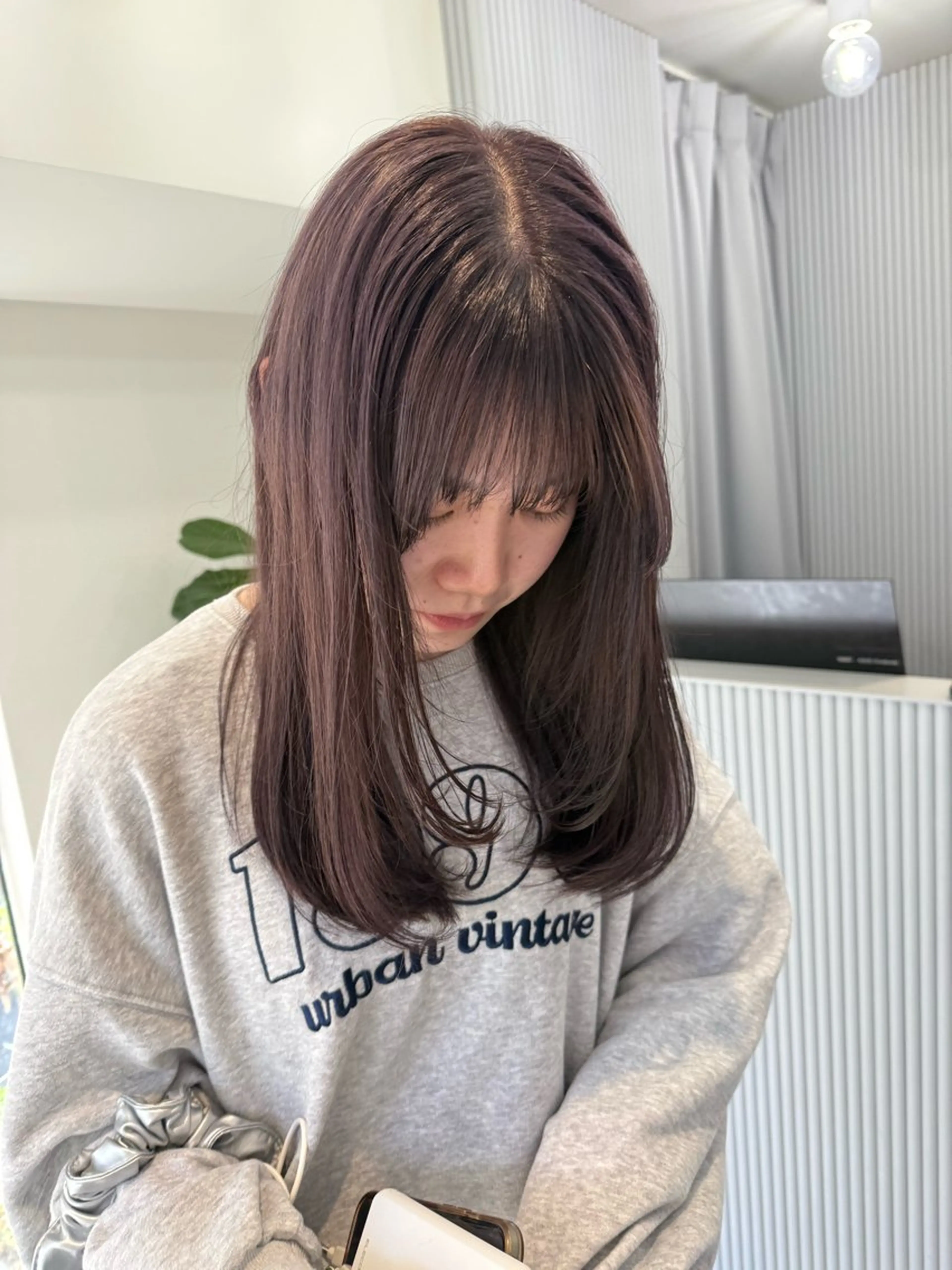 ロング カラー ミルクティー× グレージュMOMOのヘアスタイル